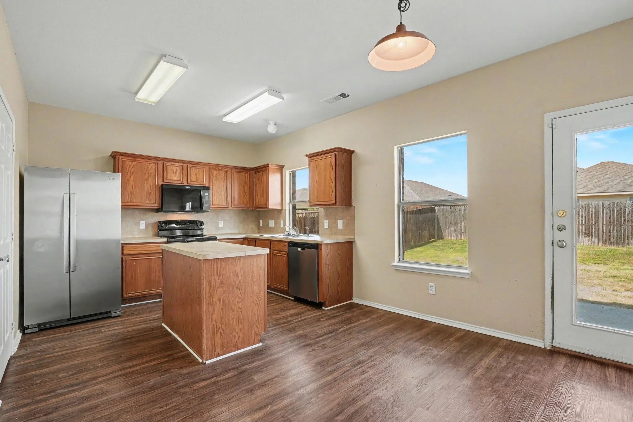 Single Family Residence For Sale in Collin County , 125 Prairie View Drive, Princeton, Texas 75407, 4 Bedroom, 3 Bathroom, 2 Garage spaces, 2,621 Sqft, built in 2005, mls#21365901, Real Estate Agent in Princeton, Homes For Sale in Collin county, Homes For Sale in Princeton, Realtor in Princeton Texas, Real Estate Brokerage Independent Realty Texas, Luminita Cordes Realtor