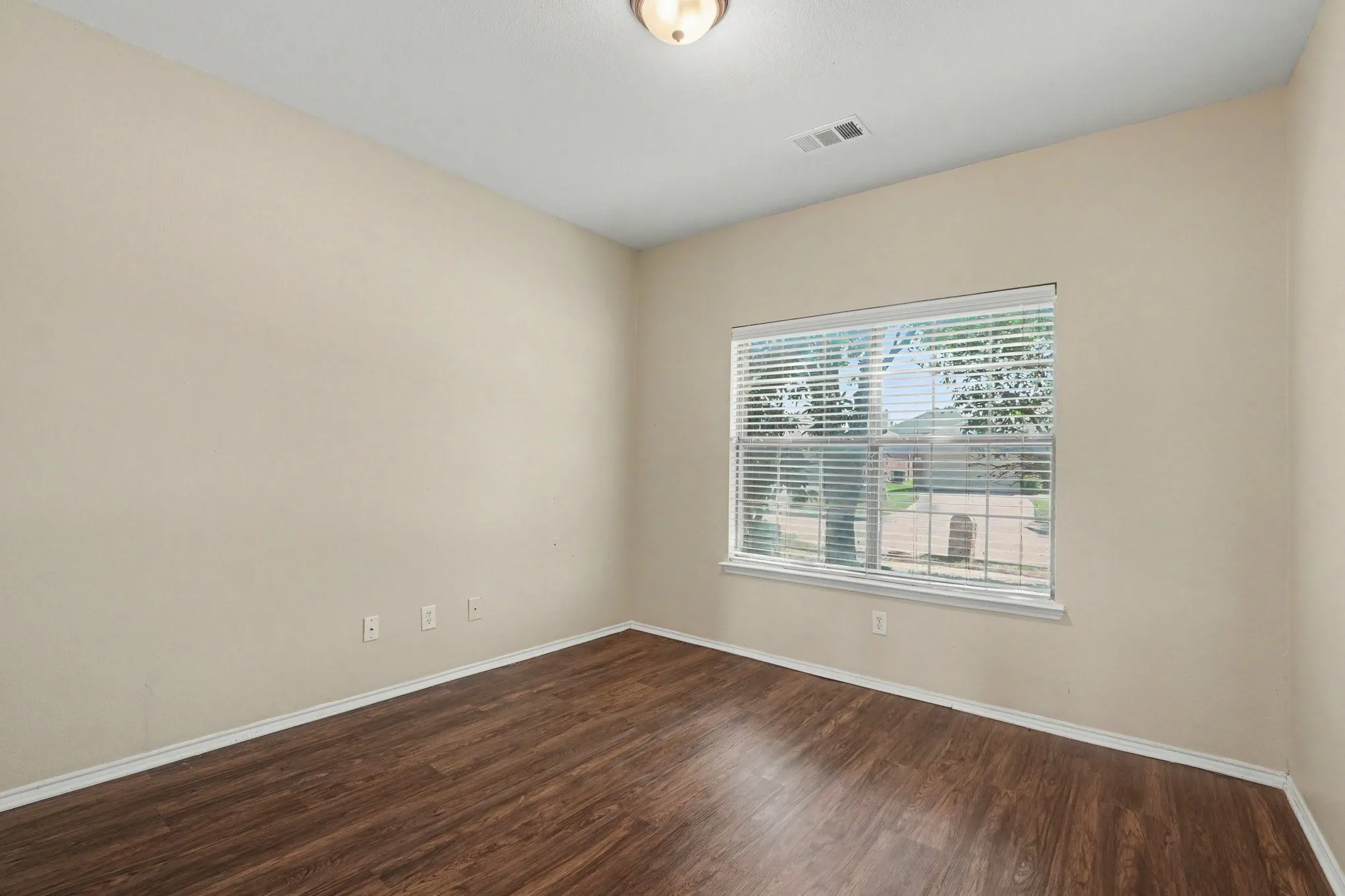 Single Family Residence For Sale in Collin County , 125 Prairie View Drive, Princeton, Texas 75407, 4 Bedroom, 3 Bathroom, 2 Garage spaces, 2,621 Sqft, built in 2005, mls#21365901, Real Estate Agent in Princeton, Homes For Sale in Collin county, Homes For Sale in Princeton, Realtor in Princeton Texas, Real Estate Brokerage Independent Realty Texas, Luminita Cordes Realtor