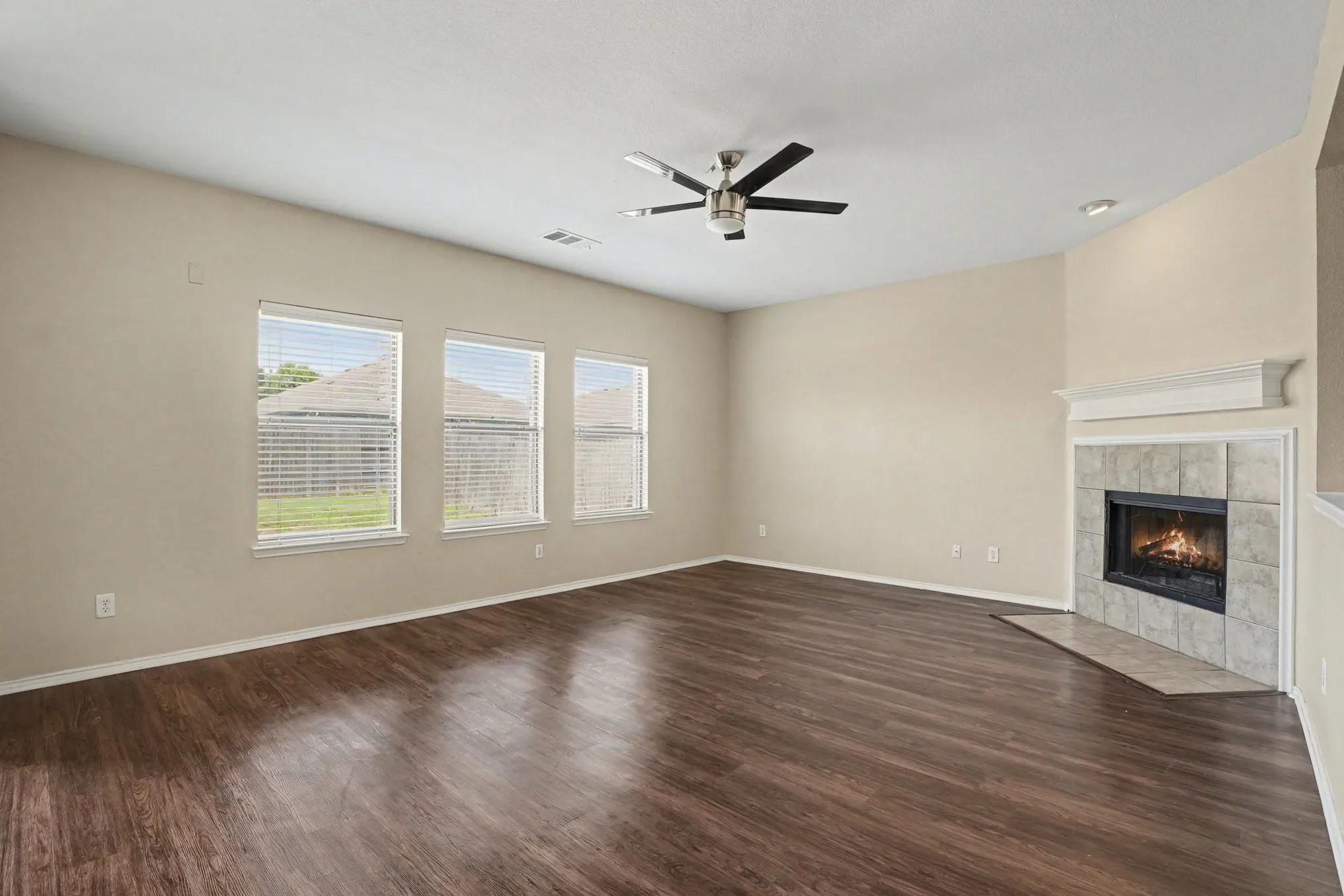 Single Family Residence For Sale in Collin County , 125 Prairie View Drive, Princeton, Texas 75407, 4 Bedroom, 3 Bathroom, 2 Garage spaces, 2,621 Sqft, built in 2005, mls#21365901, Real Estate Agent in Princeton, Homes For Sale in Collin county, Homes For Sale in Princeton, Realtor in Princeton Texas, Real Estate Brokerage Independent Realty Texas, Luminita Cordes Realtor