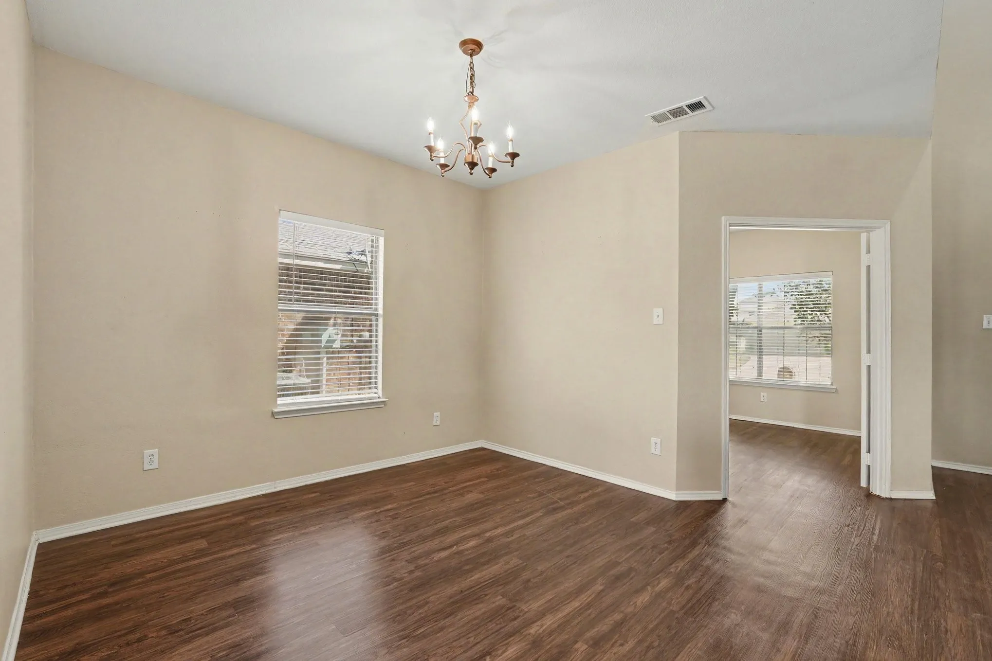 Single Family Residence For Sale in Collin County , 125 Prairie View Drive, Princeton, Texas 75407, 4 Bedroom, 3 Bathroom, 2 Garage spaces, 2,621 Sqft, built in 2005, mls#21365901, Real Estate Agent in Princeton, Homes For Sale in Collin county, Homes For Sale in Princeton, Realtor in Princeton Texas, Real Estate Brokerage Independent Realty Texas, Luminita Cordes Realtor