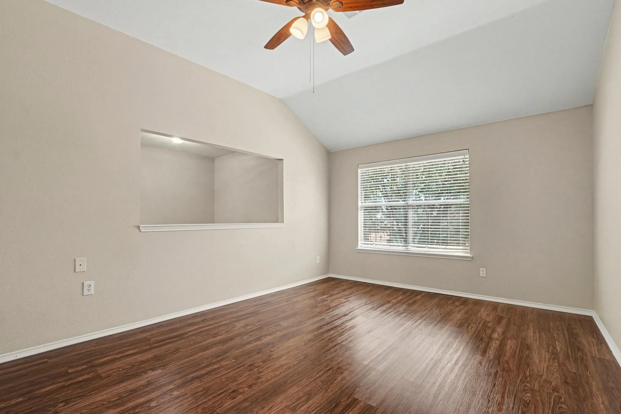 Single Family Residence For Sale in Collin County , 125 Prairie View Drive, Princeton, Texas 75407, 4 Bedroom, 3 Bathroom, 2 Garage spaces, 2,621 Sqft, built in 2005, mls#21365901, Real Estate Agent in Princeton, Homes For Sale in Collin county, Homes For Sale in Princeton, Realtor in Princeton Texas, Real Estate Brokerage Independent Realty Texas, Luminita Cordes Realtor