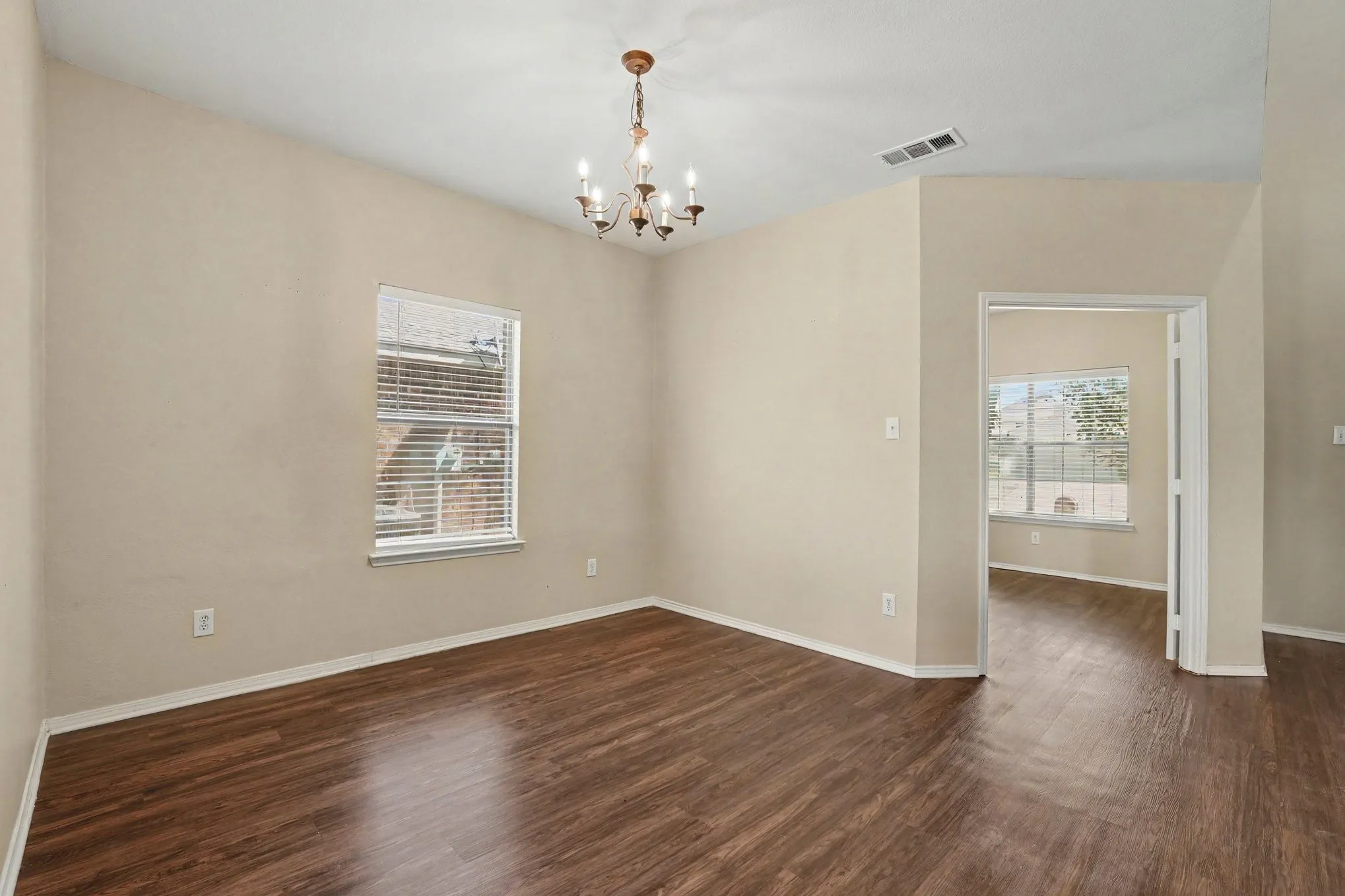 Single Family Residence For Sale in Collin County , 125 Prairie View Drive, Princeton, Texas 75407, 4 Bedroom, 3 Bathroom, 2 Garage spaces, 2,621 Sqft, built in 2005, mls#21365901, Real Estate Agent in Princeton, Homes For Sale in Collin county, Homes For Sale in Princeton, Realtor in Princeton Texas, Real Estate Brokerage Independent Realty Texas, Luminita Cordes Realtor