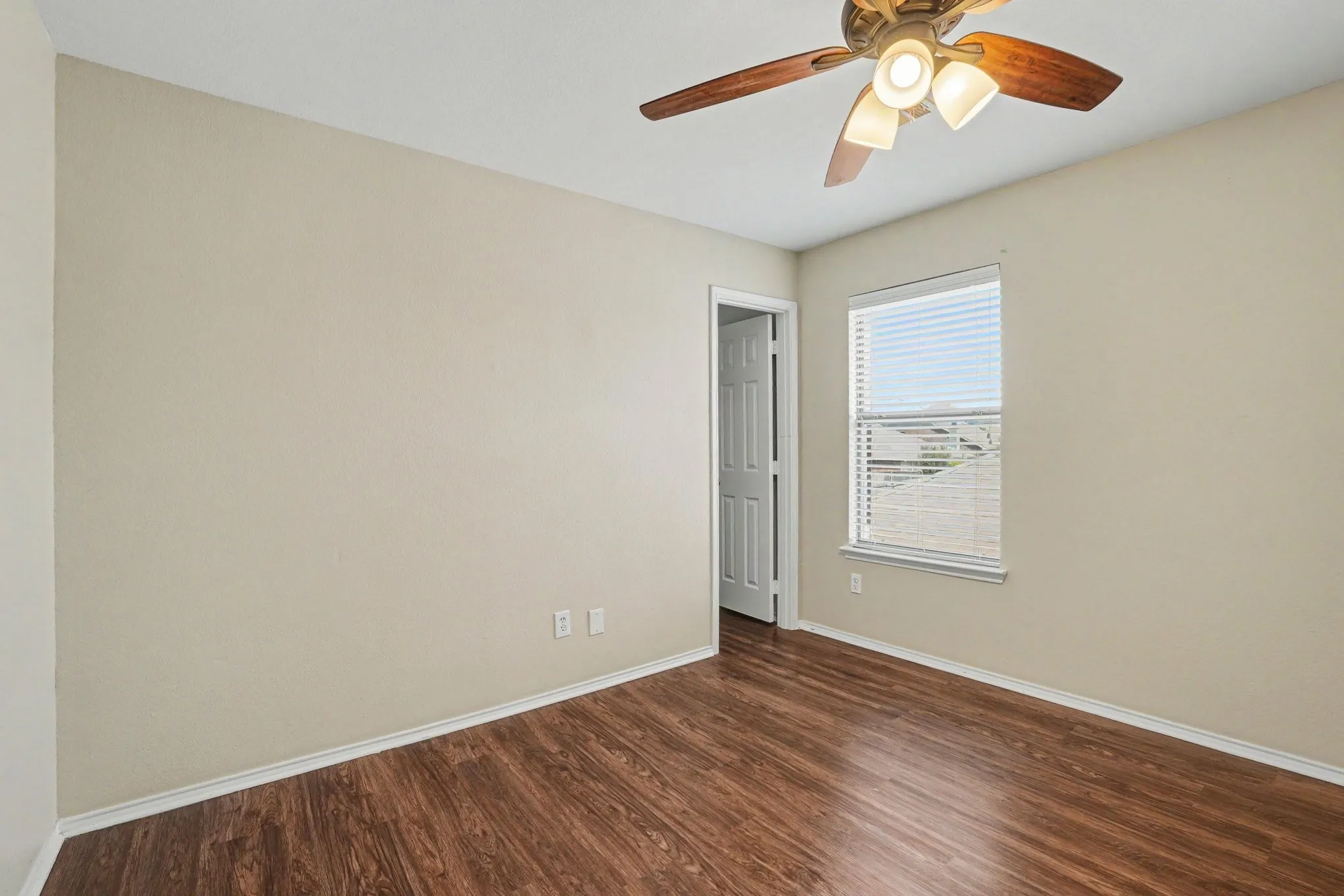 Single Family Residence For Sale in Collin County , 125 Prairie View Drive, Princeton, Texas 75407, 4 Bedroom, 3 Bathroom, 2 Garage spaces, 2,621 Sqft, built in 2005, mls#21365901, Real Estate Agent in Princeton, Homes For Sale in Collin county, Homes For Sale in Princeton, Realtor in Princeton Texas, Real Estate Brokerage Independent Realty Texas, Luminita Cordes Realtor