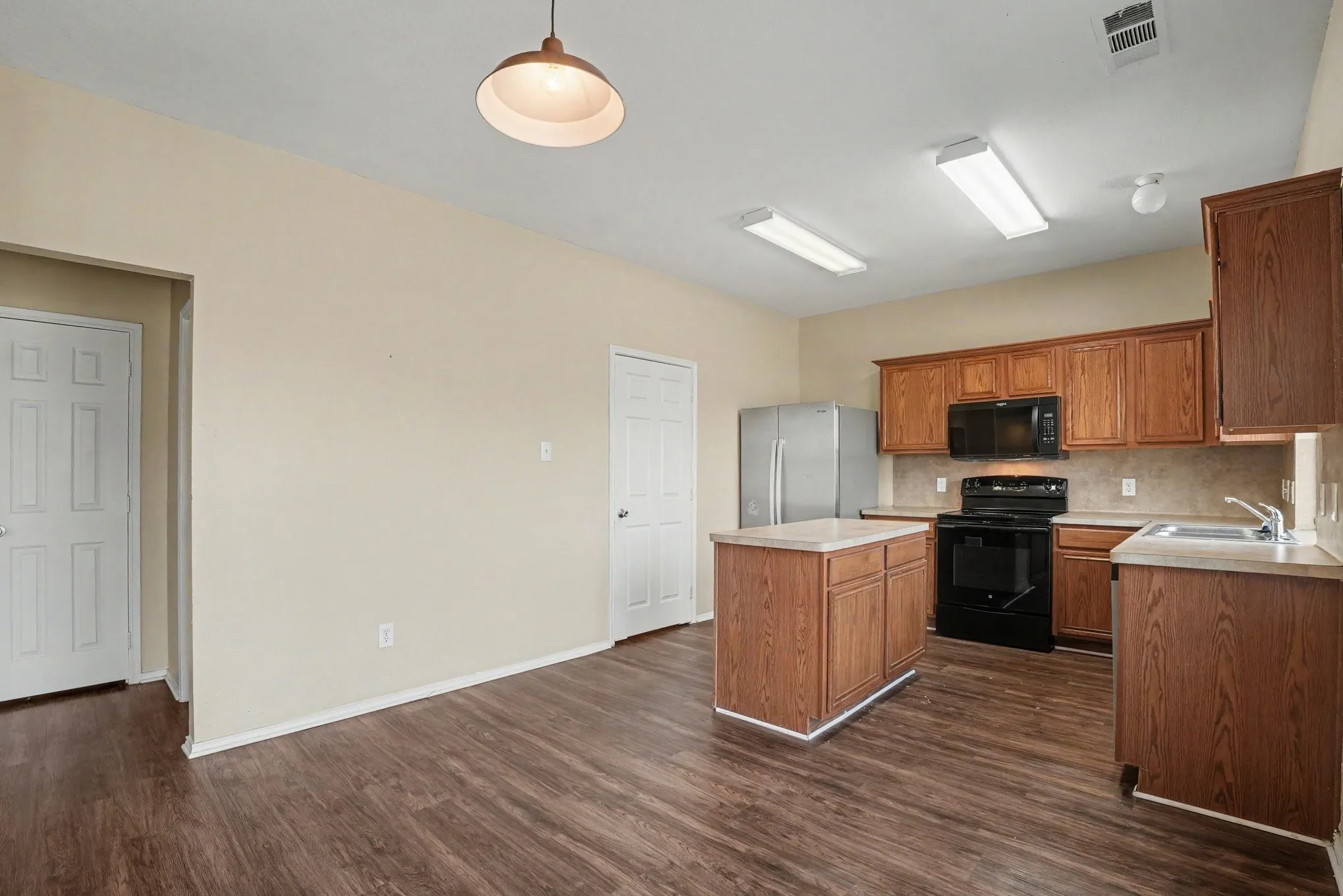 Single Family Residence For Sale in Collin County , 125 Prairie View Drive, Princeton, Texas 75407, 4 Bedroom, 3 Bathroom, 2 Garage spaces, 2,621 Sqft, built in 2005, mls#21365901, Real Estate Agent in Princeton, Homes For Sale in Collin county, Homes For Sale in Princeton, Realtor in Princeton Texas, Real Estate Brokerage Independent Realty Texas, Luminita Cordes Realtor