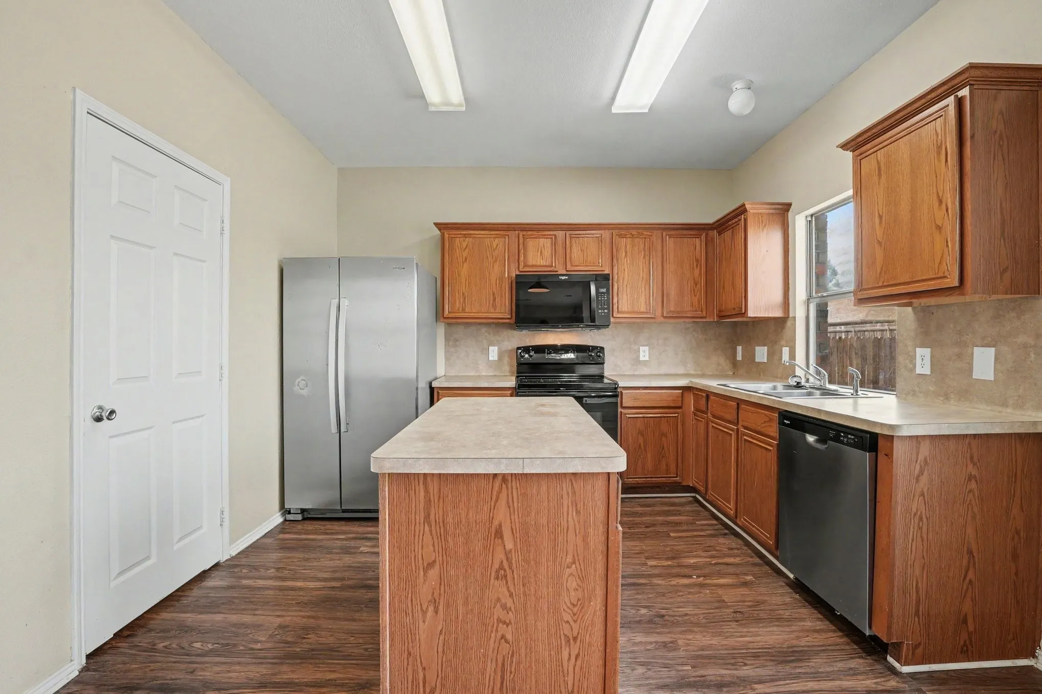 Single Family Residence For Sale in Collin County , 125 Prairie View Drive, Princeton, Texas 75407, 4 Bedroom, 3 Bathroom, 2 Garage spaces, 2,621 Sqft, built in 2005, mls#21365901, Real Estate Agent in Princeton, Homes For Sale in Collin county, Homes For Sale in Princeton, Realtor in Princeton Texas, Real Estate Brokerage Independent Realty Texas, Luminita Cordes Realtor