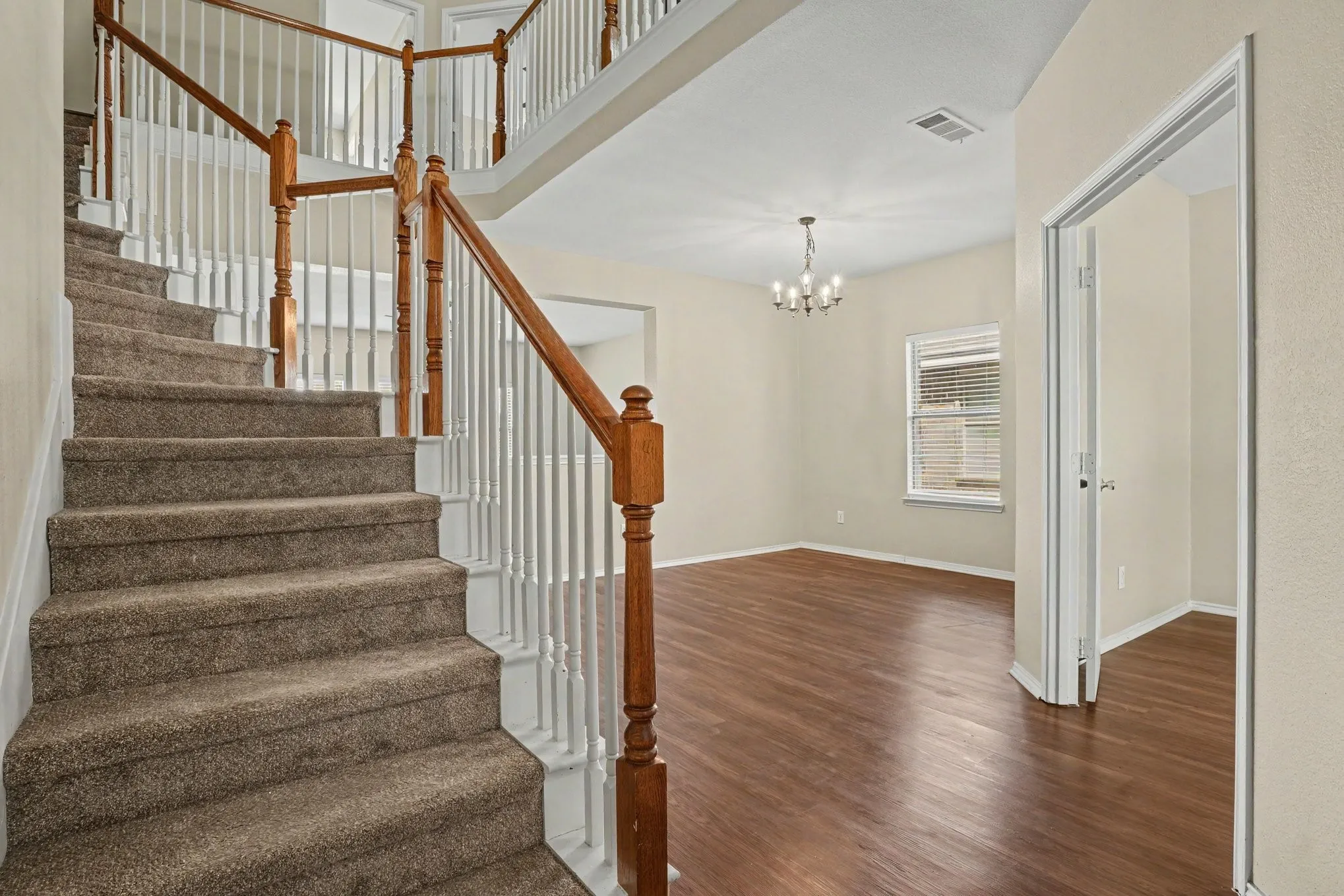 Single Family Residence For Sale in Collin County , 125 Prairie View Drive, Princeton, Texas 75407, 4 Bedroom, 3 Bathroom, 2 Garage spaces, 2,621 Sqft, built in 2005, mls#21365901, Real Estate Agent in Princeton, Homes For Sale in Collin county, Homes For Sale in Princeton, Realtor in Princeton Texas, Real Estate Brokerage Independent Realty Texas, Luminita Cordes Realtor