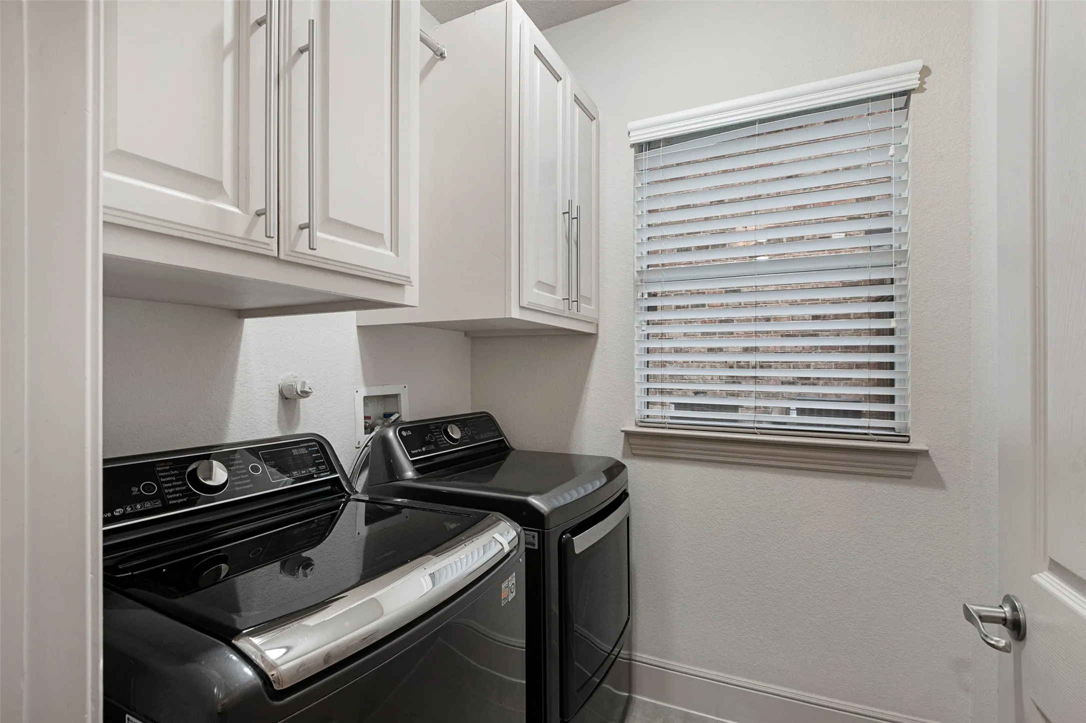 Single Family Residence For Sale in Denton County , 1658 Coldstone Drive, Frisco, Texas 75034, 6 Bedroom, 4 Bathroom, 3 Garage spaces, 4,173 Sqft, built in 2006, mls#21369567, Real Estate Agent in Frisco, Homes For Sale in Denton county, Homes For Sale in Frisco, Realtor in Frisco Texas, Real Estate Brokerage Independent Realty Texas, Luminita Cordes Realtor