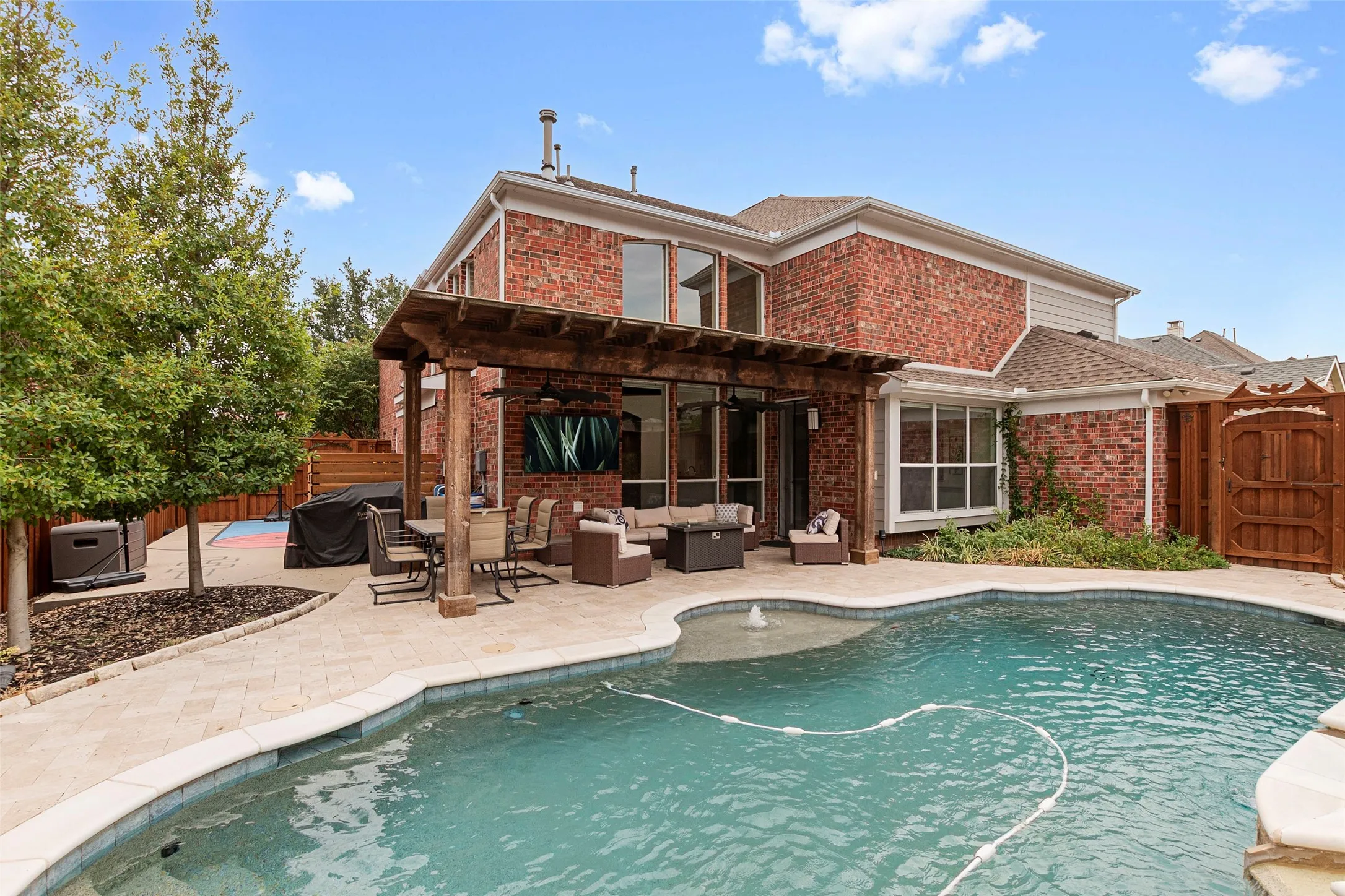Single Family Residence For Sale in Denton County , 1658 Coldstone Drive, Frisco, Texas 75034, 6 Bedroom, 4 Bathroom, 3 Garage spaces, 4,173 Sqft, built in 2006, mls#21369567, Real Estate Agent in Frisco, Homes For Sale in Denton county, Homes For Sale in Frisco, Realtor in Frisco Texas, Real Estate Brokerage Independent Realty Texas, Luminita Cordes Realtor