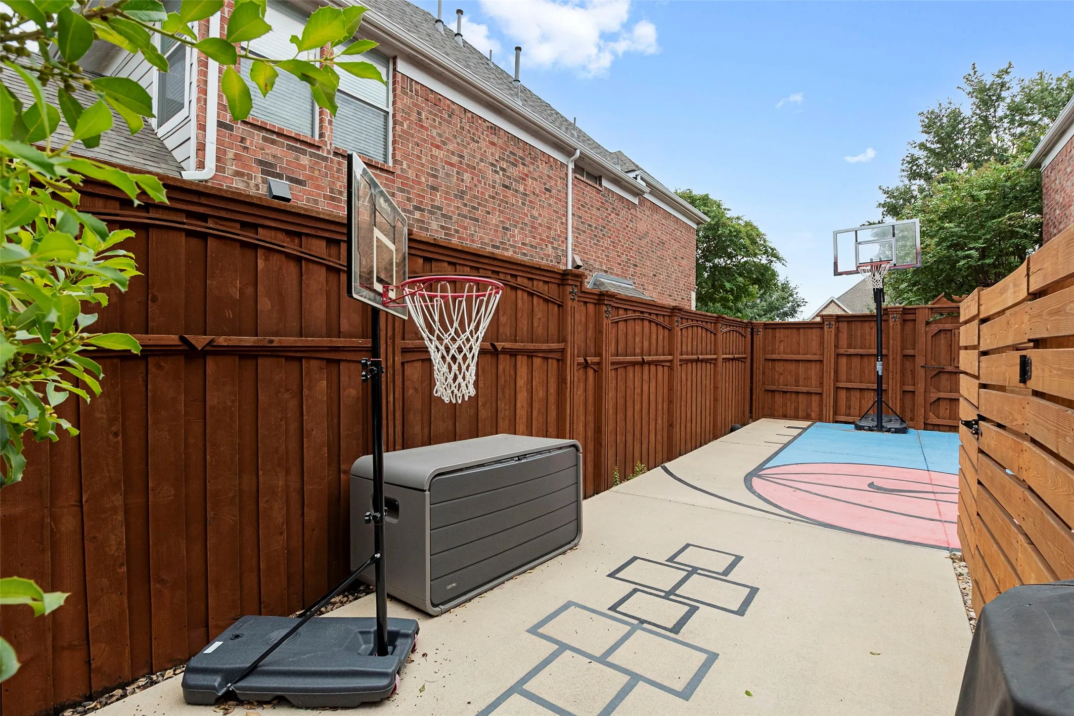 Single Family Residence For Sale in Denton County , 1658 Coldstone Drive, Frisco, Texas 75034, 6 Bedroom, 4 Bathroom, 3 Garage spaces, 4,173 Sqft, built in 2006, mls#21369567, Real Estate Agent in Frisco, Homes For Sale in Denton county, Homes For Sale in Frisco, Realtor in Frisco Texas, Real Estate Brokerage Independent Realty Texas, Luminita Cordes Realtor