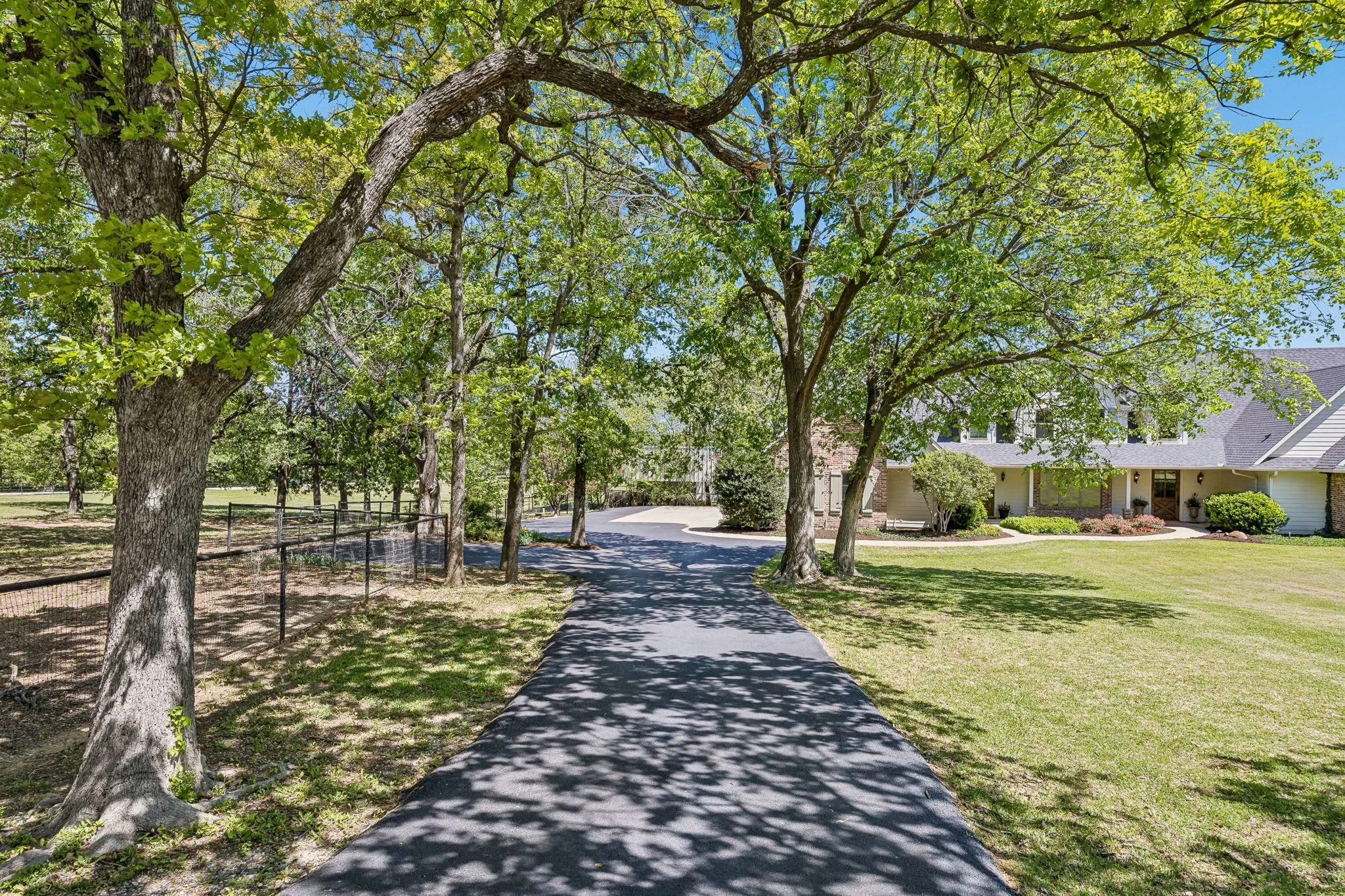Single Family Residence For Sale in Denton County , 111 Stonecrest Road, Argyle, Texas 76226, 5 Bedroom, 7 Bathroom, 3 Garage spaces, 5,135 Sqft, built in 1994, mls#21369596, Real Estate Agent in Argyle, Homes For Sale in Denton county, Homes For Sale in Argyle, Realtor in Argyle Texas, Real Estate Brokerage Independent Realty Texas, Luminita Cordes Realtor