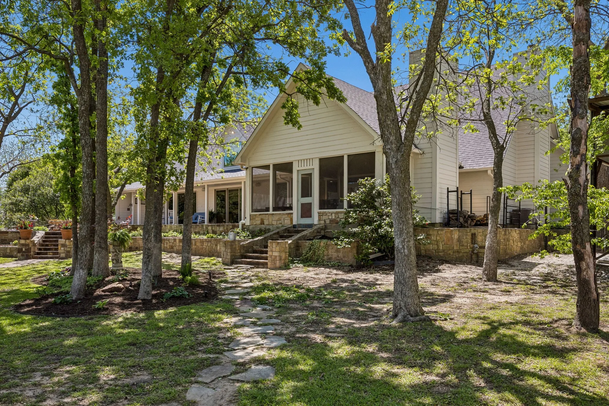 Single Family Residence For Sale in Denton County , 111 Stonecrest Road, Argyle, Texas 76226, 5 Bedroom, 7 Bathroom, 3 Garage spaces, 5,135 Sqft, built in 1994, mls#21369596, Real Estate Agent in Argyle, Homes For Sale in Denton county, Homes For Sale in Argyle, Realtor in Argyle Texas, Real Estate Brokerage Independent Realty Texas, Luminita Cordes Realtor