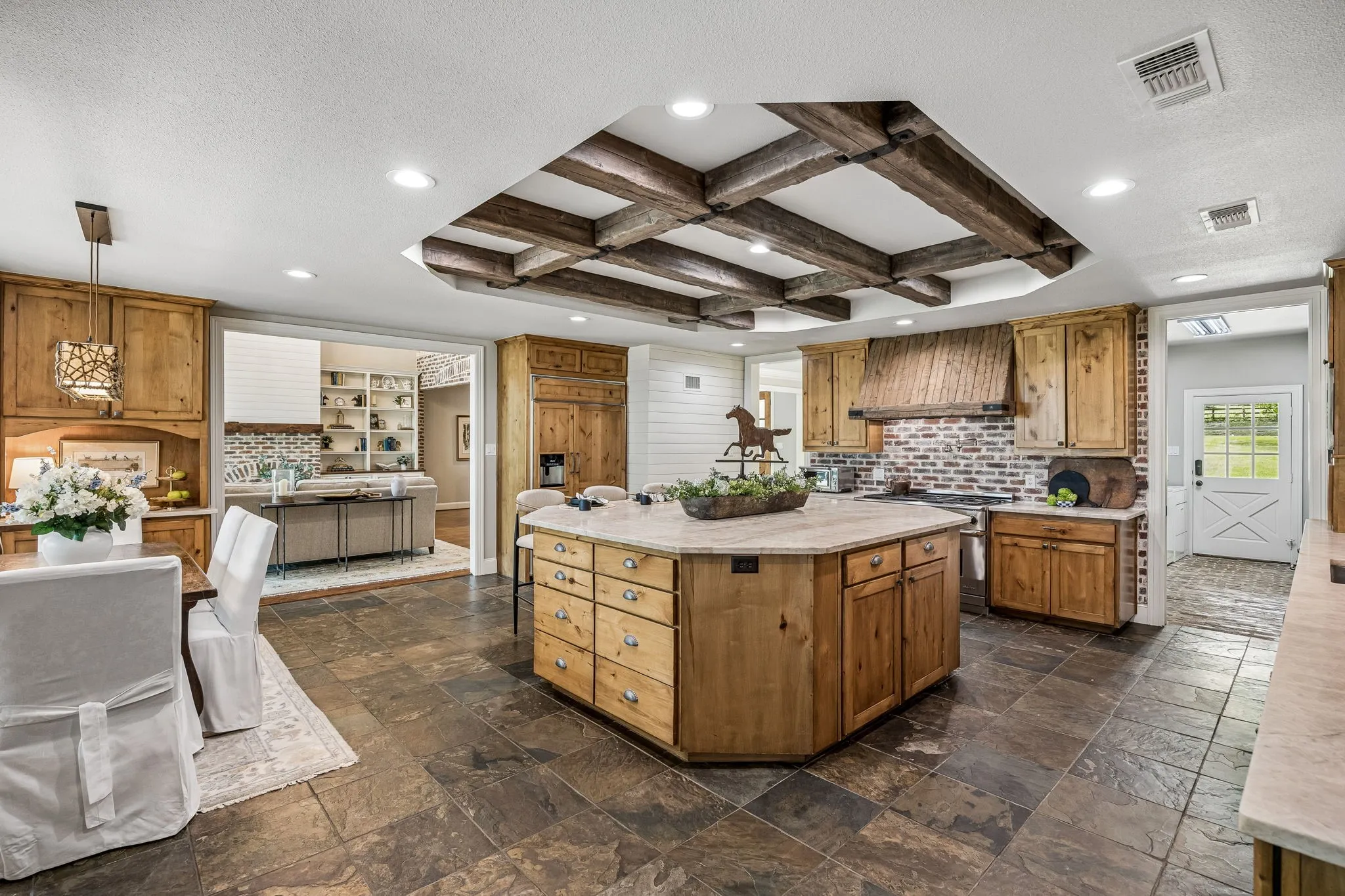 Single Family Residence For Sale in Denton County , 111 Stonecrest Road, Argyle, Texas 76226, 5 Bedroom, 7 Bathroom, 3 Garage spaces, 5,135 Sqft, built in 1994, mls#21369596, Real Estate Agent in Argyle, Homes For Sale in Denton county, Homes For Sale in Argyle, Realtor in Argyle Texas, Real Estate Brokerage Independent Realty Texas, Luminita Cordes Realtor