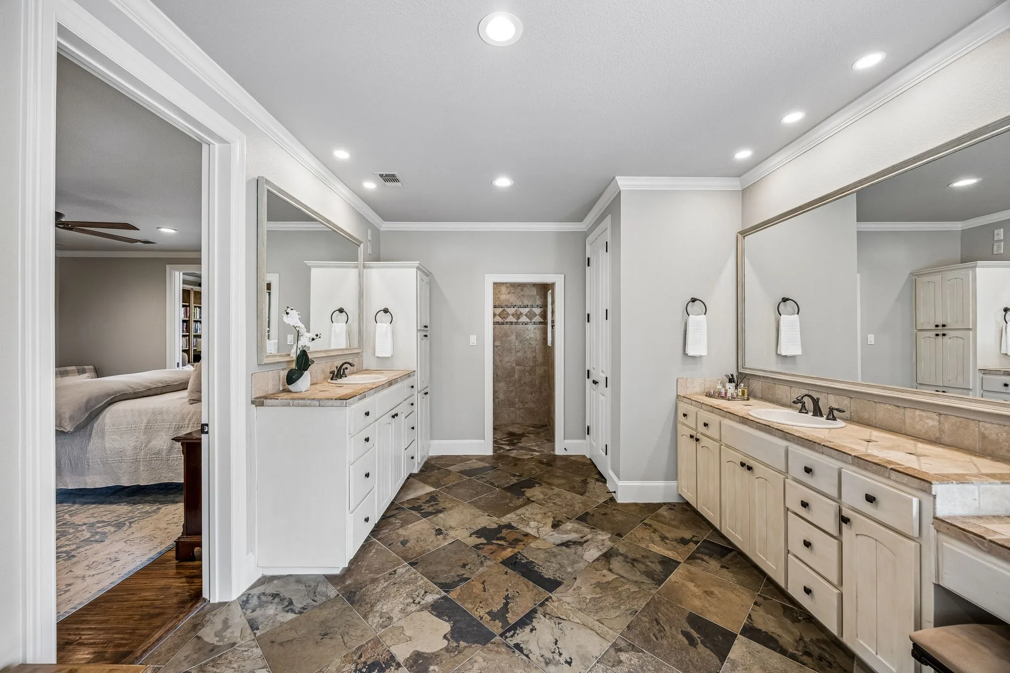 Single Family Residence For Sale in Denton County , 111 Stonecrest Road, Argyle, Texas 76226, 5 Bedroom, 7 Bathroom, 3 Garage spaces, 5,135 Sqft, built in 1994, mls#21369596, Real Estate Agent in Argyle, Homes For Sale in Denton county, Homes For Sale in Argyle, Realtor in Argyle Texas, Real Estate Brokerage Independent Realty Texas, Luminita Cordes Realtor