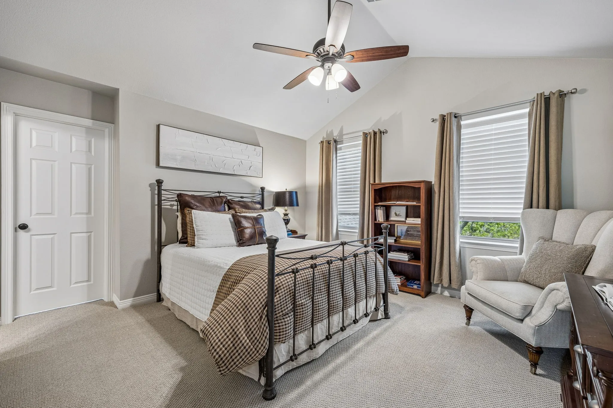 Single Family Residence For Sale in Denton County , 111 Stonecrest Road, Argyle, Texas 76226, 5 Bedroom, 7 Bathroom, 3 Garage spaces, 5,135 Sqft, built in 1994, mls#21369596, Real Estate Agent in Argyle, Homes For Sale in Denton county, Homes For Sale in Argyle, Realtor in Argyle Texas, Real Estate Brokerage Independent Realty Texas, Luminita Cordes Realtor