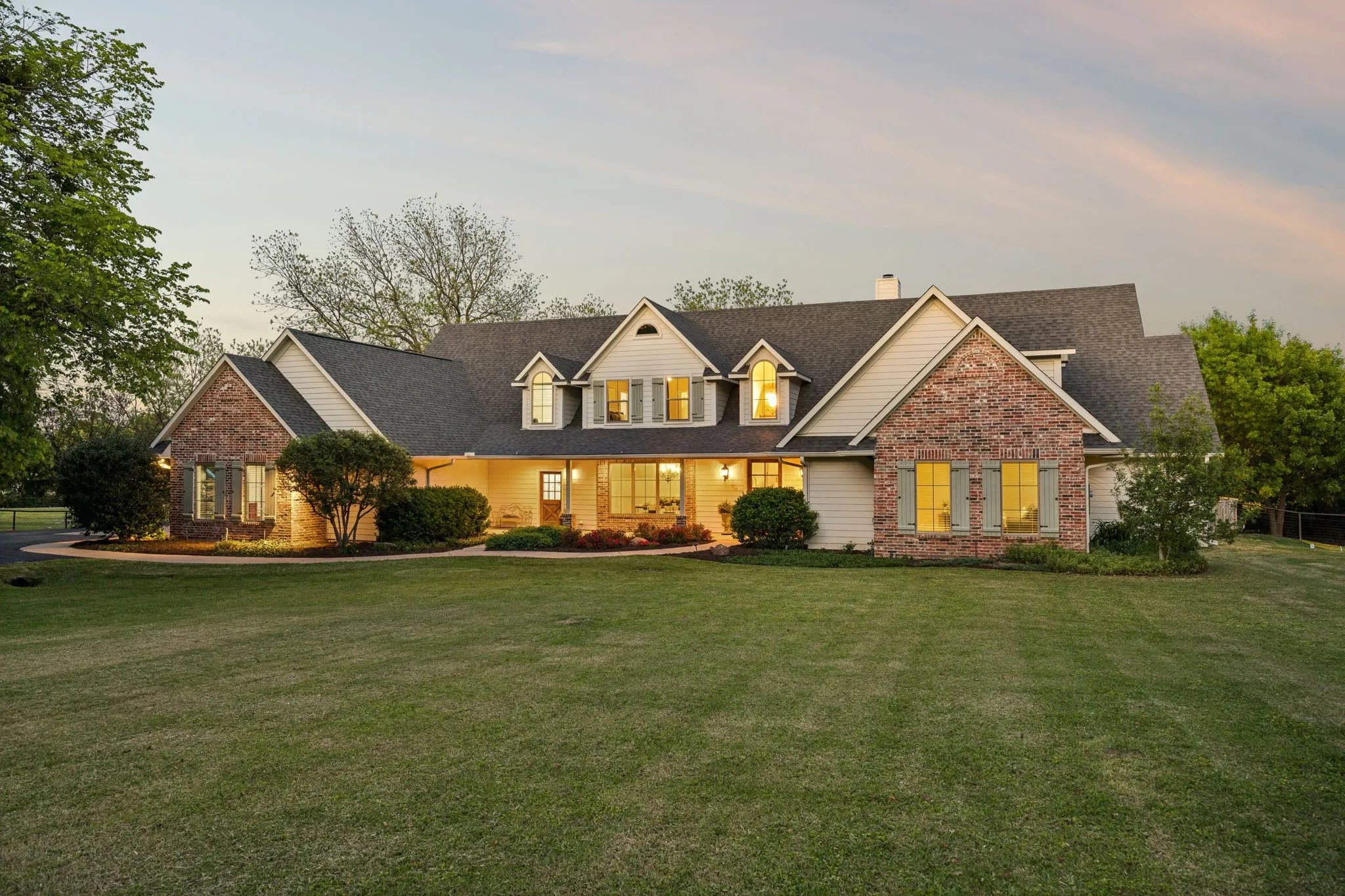 Single Family Residence For Sale in Denton County , 111 Stonecrest Road, Argyle, Texas 76226, 5 Bedroom, 7 Bathroom, 3 Garage spaces, 5,135 Sqft, built in 1994, mls#21369596, Real Estate Agent in Argyle, Homes For Sale in Denton county, Homes For Sale in Argyle, Realtor in Argyle Texas, Real Estate Brokerage Independent Realty Texas, Luminita Cordes Realtor