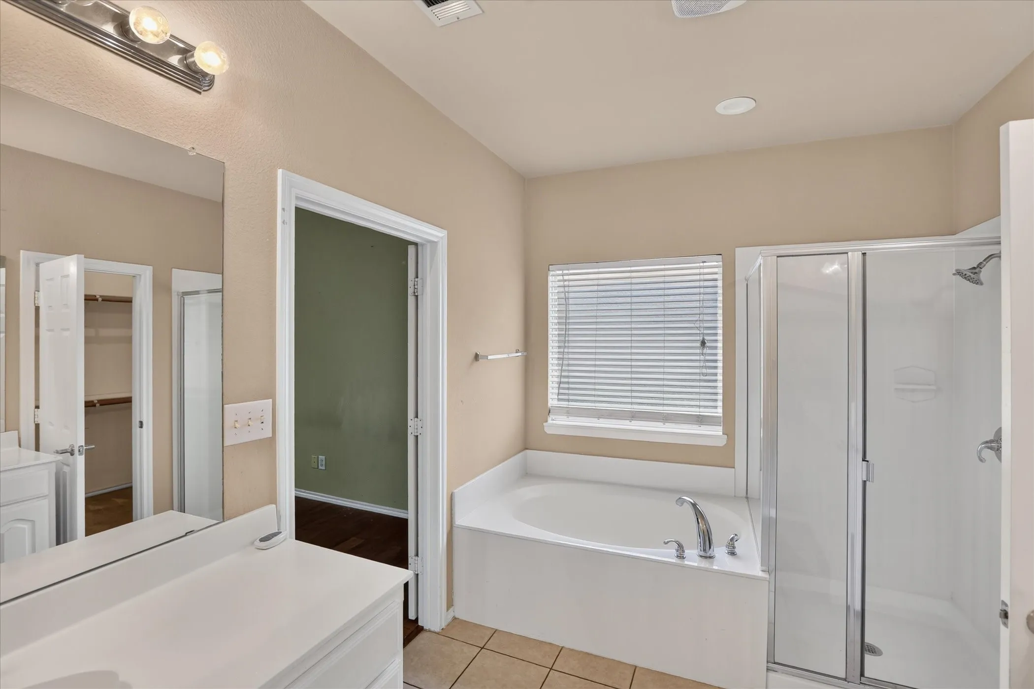 Single Family Residence For Sale in Dallas County , 8646 Granville Drive, Dallas, Texas 75249, 4 Bedroom, 3 Bathroom, 2 Garage spaces, 2,561 Sqft, built in 2004, mls#21369264, Real Estate Agent in Dallas, Homes For Sale in Dallas county, Homes For Sale in Dallas, Realtor in Dallas Texas, Real Estate Brokerage Independent Realty Texas, Luminita Cordes Realtor