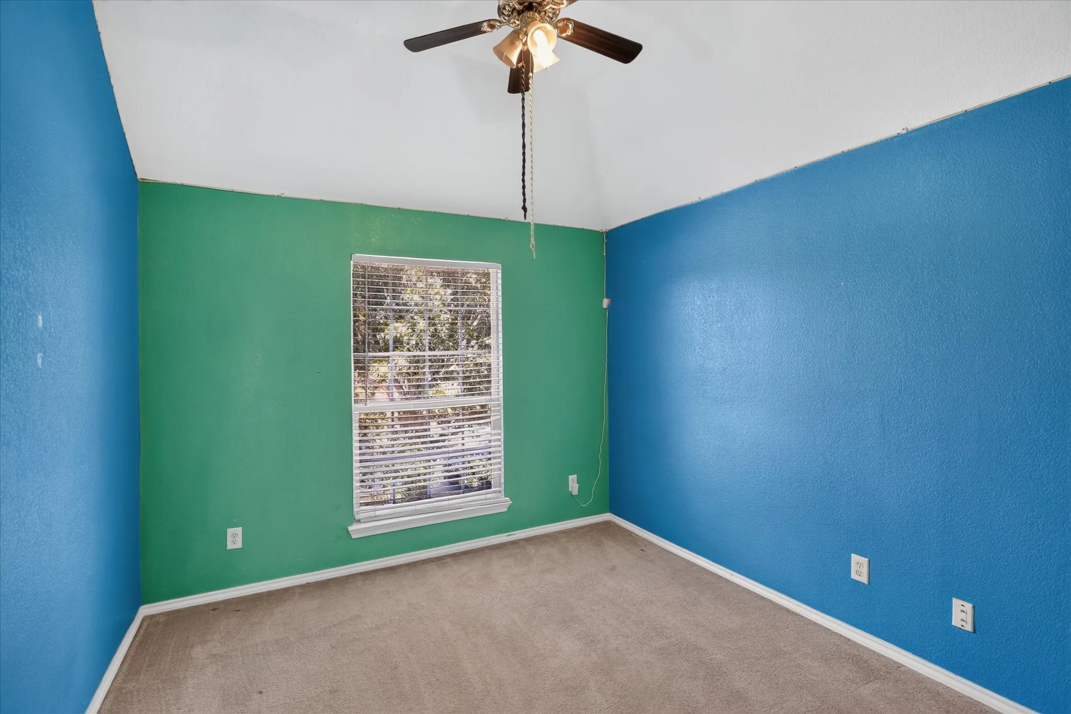 Single Family Residence For Sale in Dallas County , 8646 Granville Drive, Dallas, Texas 75249, 4 Bedroom, 3 Bathroom, 2 Garage spaces, 2,561 Sqft, built in 2004, mls#21369264, Real Estate Agent in Dallas, Homes For Sale in Dallas county, Homes For Sale in Dallas, Realtor in Dallas Texas, Real Estate Brokerage Independent Realty Texas, Luminita Cordes Realtor