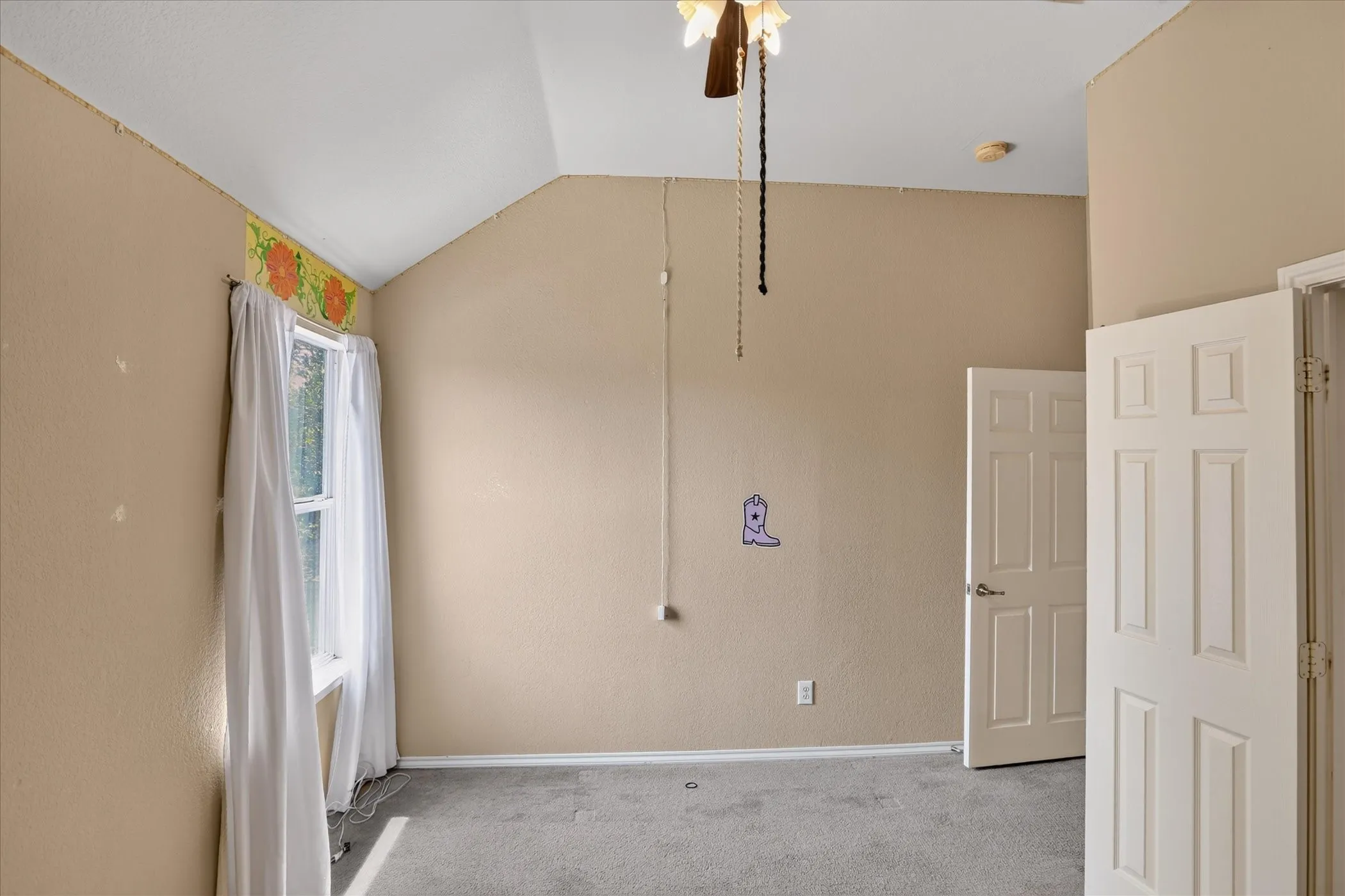 Single Family Residence For Sale in Dallas County , 8646 Granville Drive, Dallas, Texas 75249, 4 Bedroom, 3 Bathroom, 2 Garage spaces, 2,561 Sqft, built in 2004, mls#21369264, Real Estate Agent in Dallas, Homes For Sale in Dallas county, Homes For Sale in Dallas, Realtor in Dallas Texas, Real Estate Brokerage Independent Realty Texas, Luminita Cordes Realtor