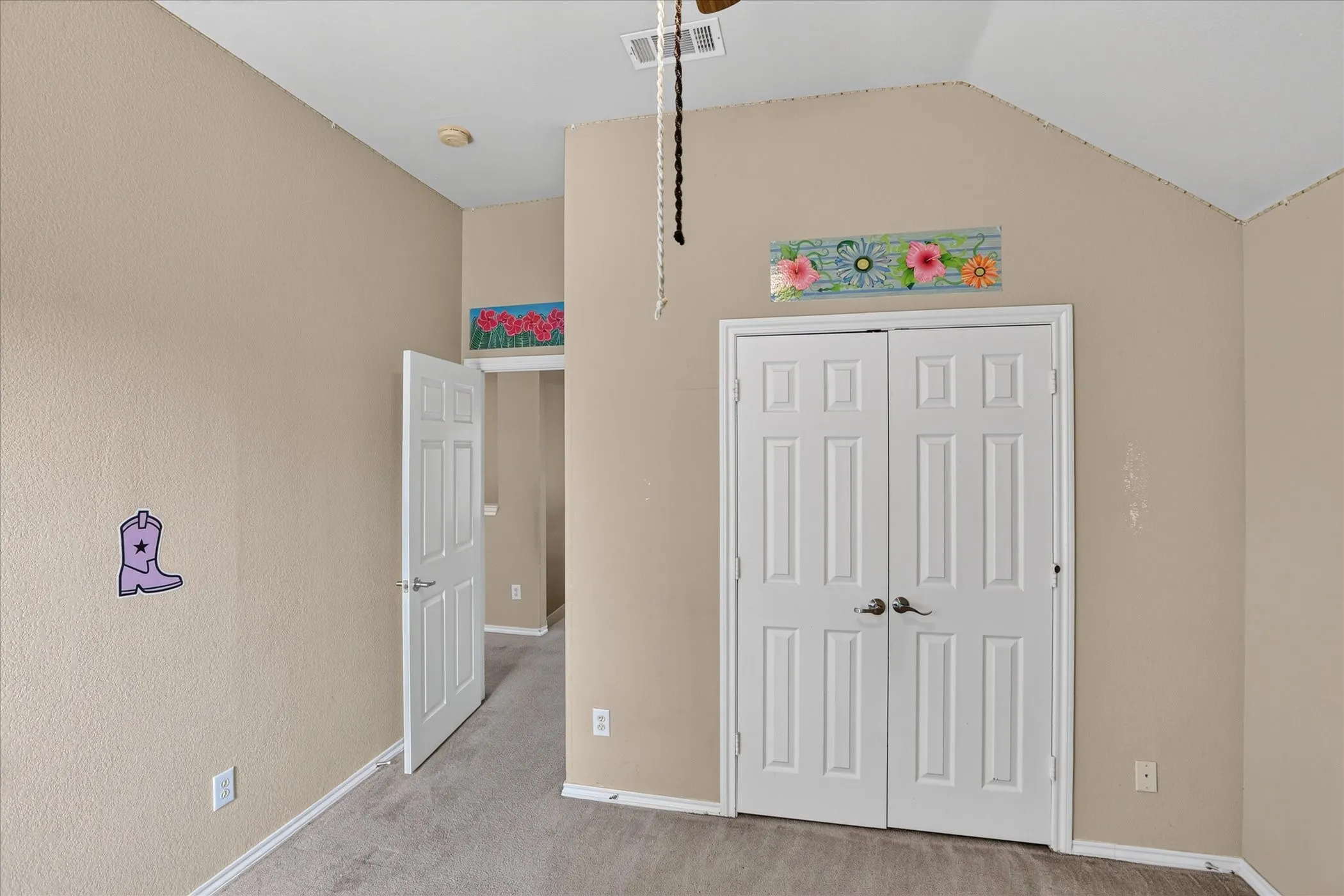 Single Family Residence For Sale in Dallas County , 8646 Granville Drive, Dallas, Texas 75249, 4 Bedroom, 3 Bathroom, 2 Garage spaces, 2,561 Sqft, built in 2004, mls#21369264, Real Estate Agent in Dallas, Homes For Sale in Dallas county, Homes For Sale in Dallas, Realtor in Dallas Texas, Real Estate Brokerage Independent Realty Texas, Luminita Cordes Realtor