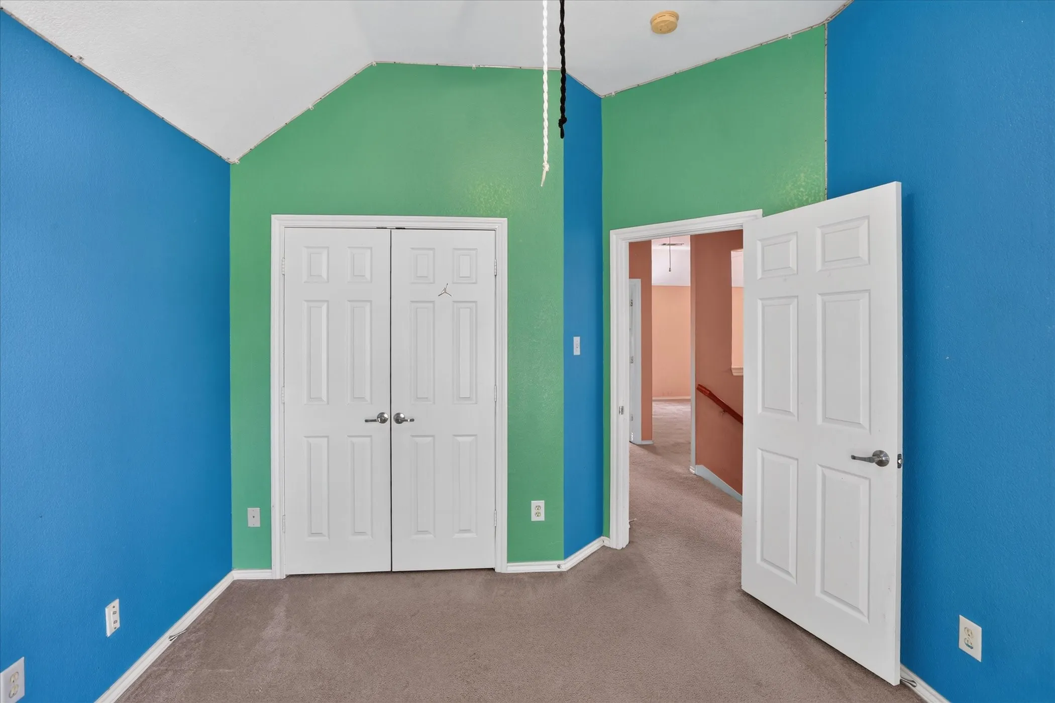Single Family Residence For Sale in Dallas County , 8646 Granville Drive, Dallas, Texas 75249, 4 Bedroom, 3 Bathroom, 2 Garage spaces, 2,561 Sqft, built in 2004, mls#21369264, Real Estate Agent in Dallas, Homes For Sale in Dallas county, Homes For Sale in Dallas, Realtor in Dallas Texas, Real Estate Brokerage Independent Realty Texas, Luminita Cordes Realtor