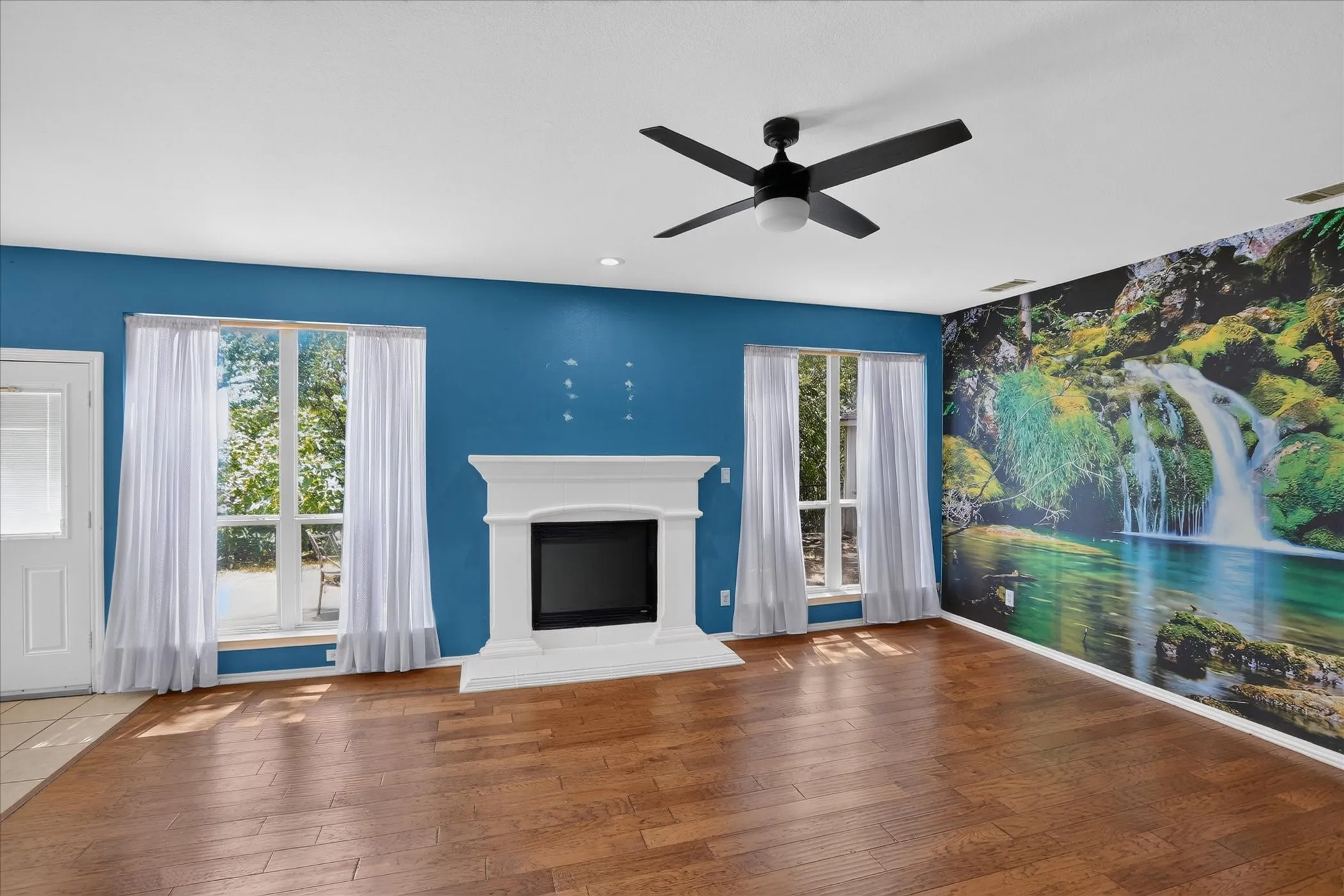 Single Family Residence For Sale in Dallas County , 8646 Granville Drive, Dallas, Texas 75249, 4 Bedroom, 3 Bathroom, 2 Garage spaces, 2,561 Sqft, built in 2004, mls#21369264, Real Estate Agent in Dallas, Homes For Sale in Dallas county, Homes For Sale in Dallas, Realtor in Dallas Texas, Real Estate Brokerage Independent Realty Texas, Luminita Cordes Realtor