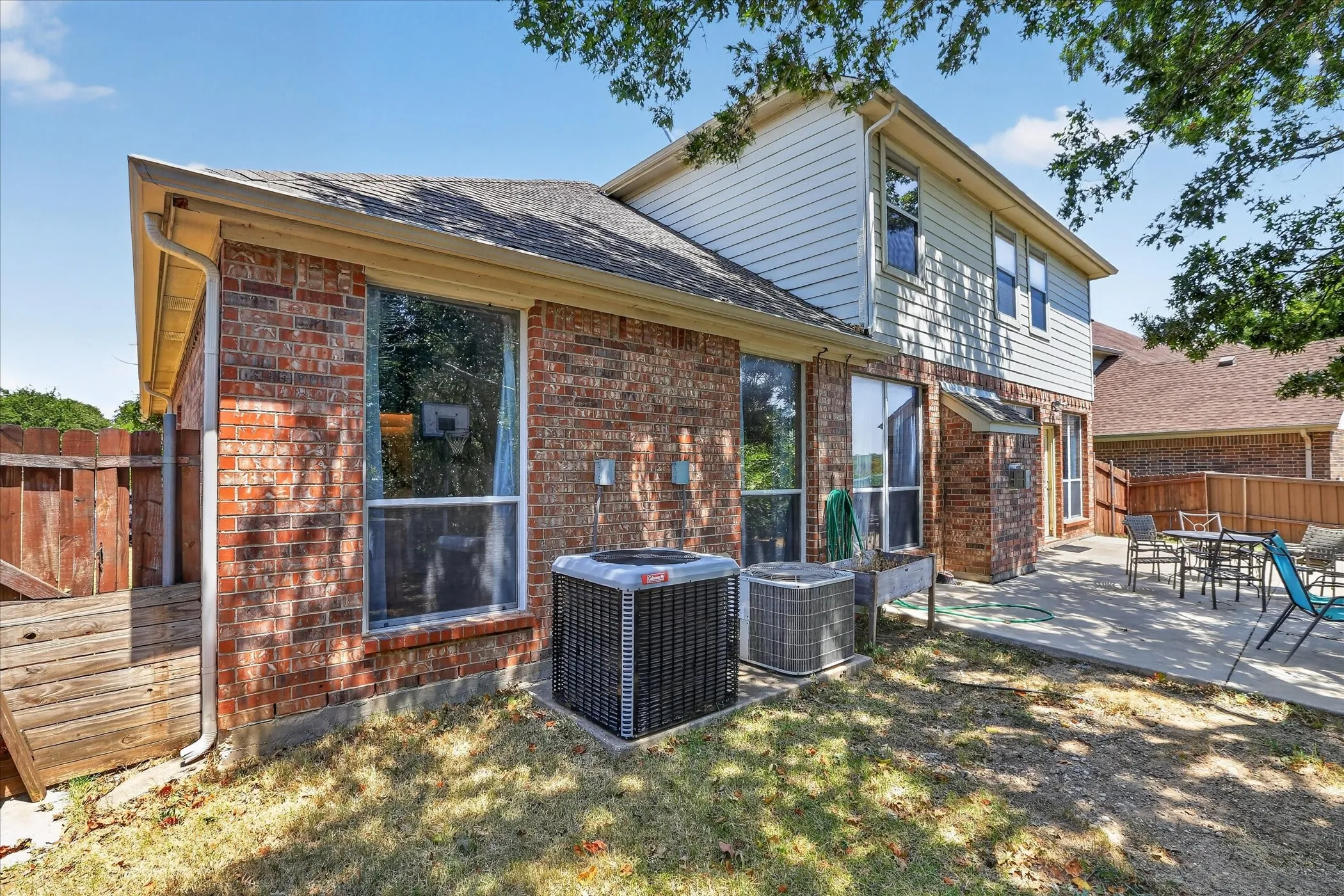Single Family Residence For Sale in Dallas County , 8646 Granville Drive, Dallas, Texas 75249, 4 Bedroom, 3 Bathroom, 2 Garage spaces, 2,561 Sqft, built in 2004, mls#21369264, Real Estate Agent in Dallas, Homes For Sale in Dallas county, Homes For Sale in Dallas, Realtor in Dallas Texas, Real Estate Brokerage Independent Realty Texas, Luminita Cordes Realtor