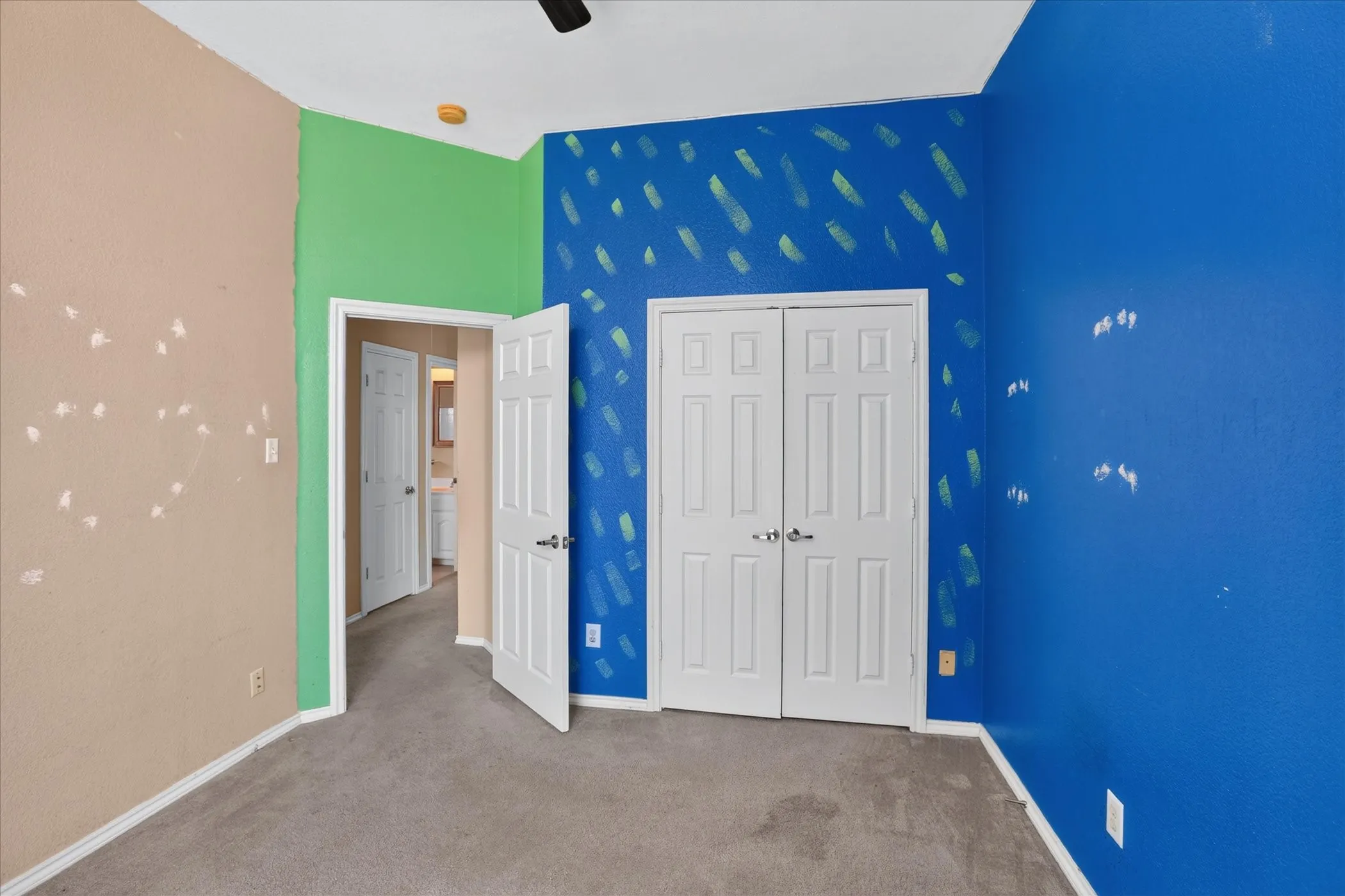 Single Family Residence For Sale in Dallas County , 8646 Granville Drive, Dallas, Texas 75249, 4 Bedroom, 3 Bathroom, 2 Garage spaces, 2,561 Sqft, built in 2004, mls#21369264, Real Estate Agent in Dallas, Homes For Sale in Dallas county, Homes For Sale in Dallas, Realtor in Dallas Texas, Real Estate Brokerage Independent Realty Texas, Luminita Cordes Realtor