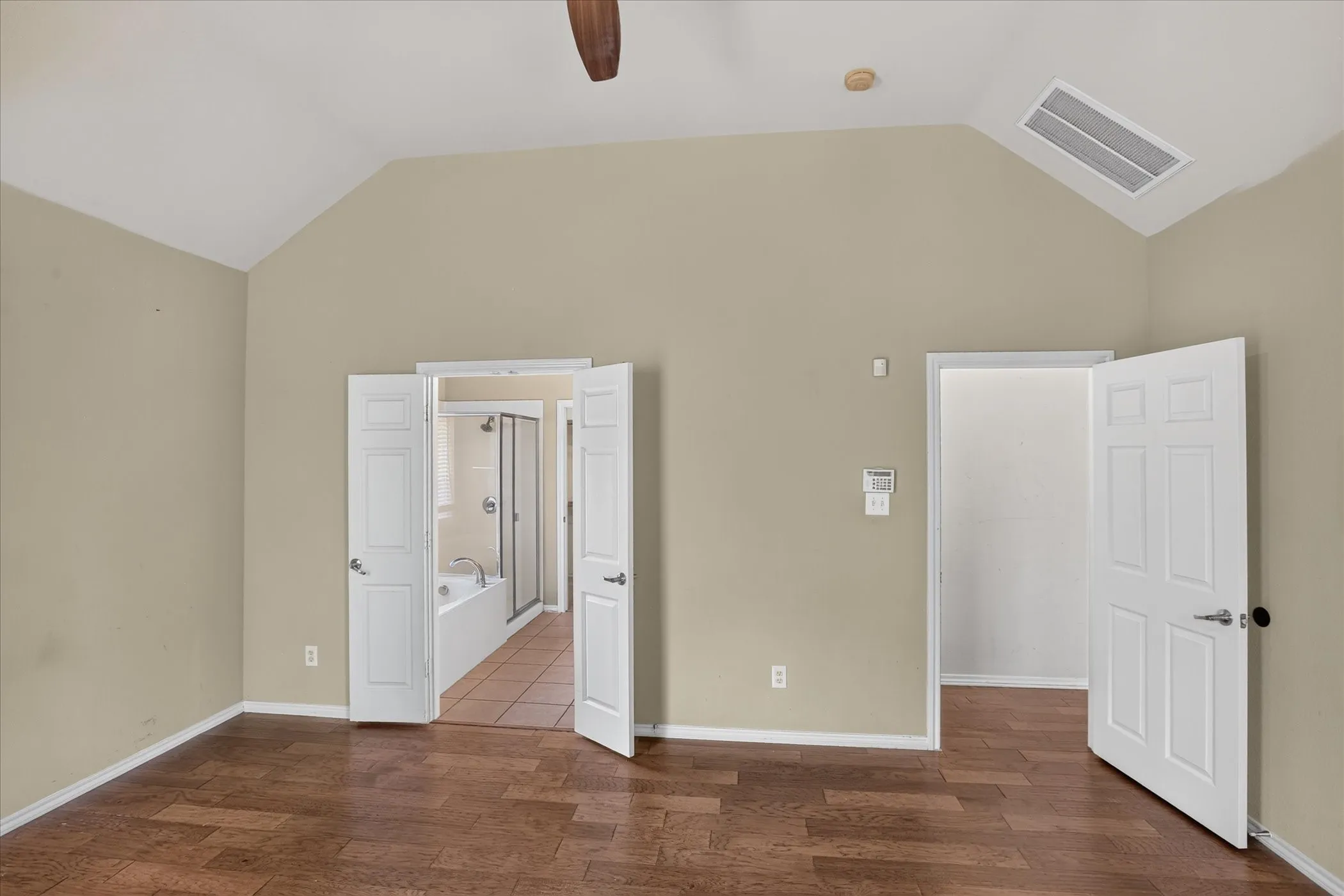 Single Family Residence For Sale in Dallas County , 8646 Granville Drive, Dallas, Texas 75249, 4 Bedroom, 3 Bathroom, 2 Garage spaces, 2,561 Sqft, built in 2004, mls#21369264, Real Estate Agent in Dallas, Homes For Sale in Dallas county, Homes For Sale in Dallas, Realtor in Dallas Texas, Real Estate Brokerage Independent Realty Texas, Luminita Cordes Realtor
