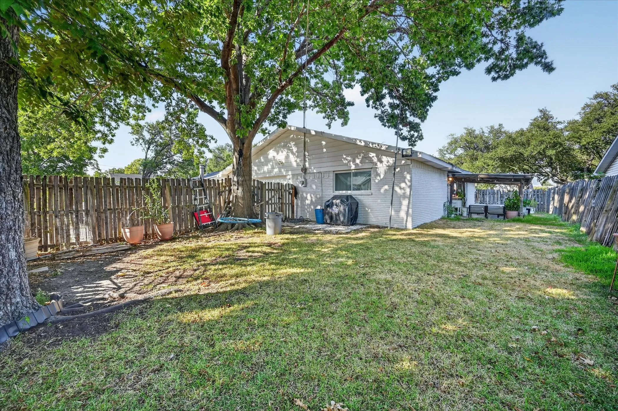Single Family Residence For Sale in Dallas County , 3125 Rainbow Drive, Grand Prairie, Texas 75052, 3 Bedroom, 2 Bathroom, 2 Garage spaces, 1,380 Sqft, built in 1972, mls#21369607, Real Estate Agent in Grand Prairie, Homes For Sale in Dallas county, Homes For Sale in Grand Prairie, Realtor in Grand Prairie Texas, Real Estate Brokerage Independent Realty Texas, Luminita Cordes Realtor