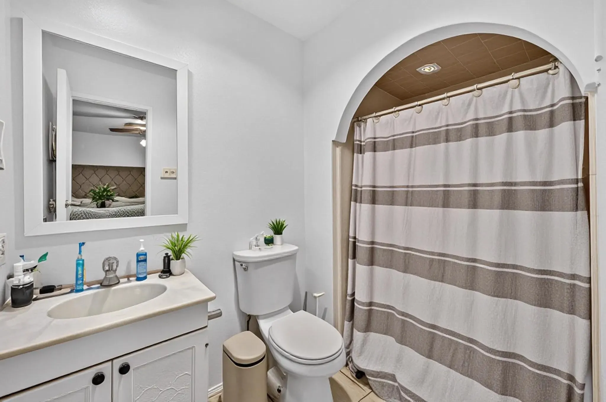 Single Family Residence For Sale in Dallas County , 3125 Rainbow Drive, Grand Prairie, Texas 75052, 3 Bedroom, 2 Bathroom, 2 Garage spaces, 1,380 Sqft, built in 1972, mls#21369607, Real Estate Agent in Grand Prairie, Homes For Sale in Dallas county, Homes For Sale in Grand Prairie, Realtor in Grand Prairie Texas, Real Estate Brokerage Independent Realty Texas, Luminita Cordes Realtor