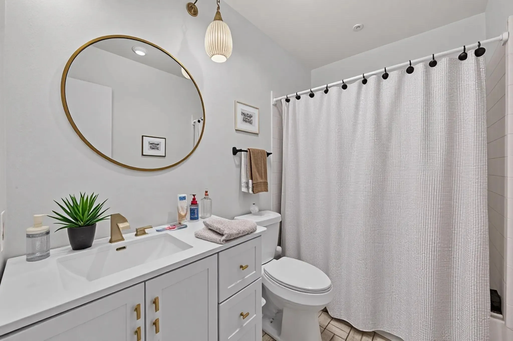 Single Family Residence For Sale in Dallas County , 3125 Rainbow Drive, Grand Prairie, Texas 75052, 3 Bedroom, 2 Bathroom, 2 Garage spaces, 1,380 Sqft, built in 1972, mls#21369607, Real Estate Agent in Grand Prairie, Homes For Sale in Dallas county, Homes For Sale in Grand Prairie, Realtor in Grand Prairie Texas, Real Estate Brokerage Independent Realty Texas, Luminita Cordes Realtor