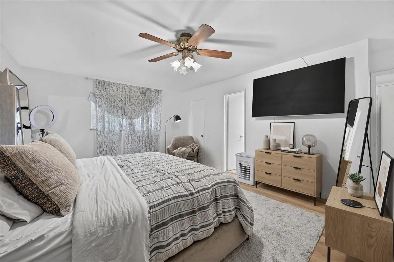Single Family Residence For Sale in Dallas County , 3125 Rainbow Drive, Grand Prairie, Texas 75052, 3 Bedroom, 2 Bathroom, 2 Garage spaces, 1,380 Sqft, built in 1972, mls#21369607, Real Estate Agent in Grand Prairie, Homes For Sale in Dallas county, Homes For Sale in Grand Prairie, Realtor in Grand Prairie Texas, Real Estate Brokerage Independent Realty Texas, Luminita Cordes Realtor