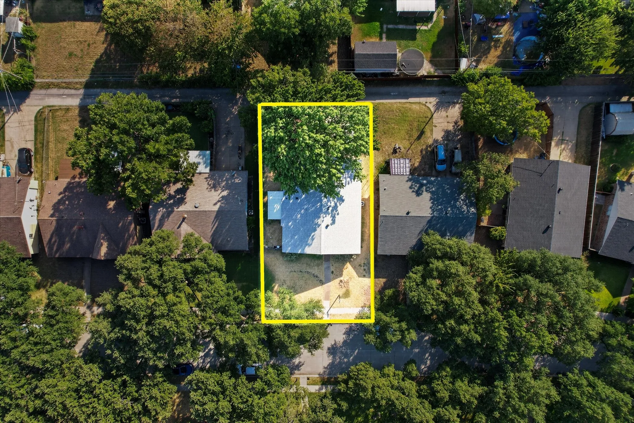 Single Family Residence For Sale in Dallas County , 3125 Rainbow Drive, Grand Prairie, Texas 75052, 3 Bedroom, 2 Bathroom, 2 Garage spaces, 1,380 Sqft, built in 1972, mls#21369607, Real Estate Agent in Grand Prairie, Homes For Sale in Dallas county, Homes For Sale in Grand Prairie, Realtor in Grand Prairie Texas, Real Estate Brokerage Independent Realty Texas, Luminita Cordes Realtor