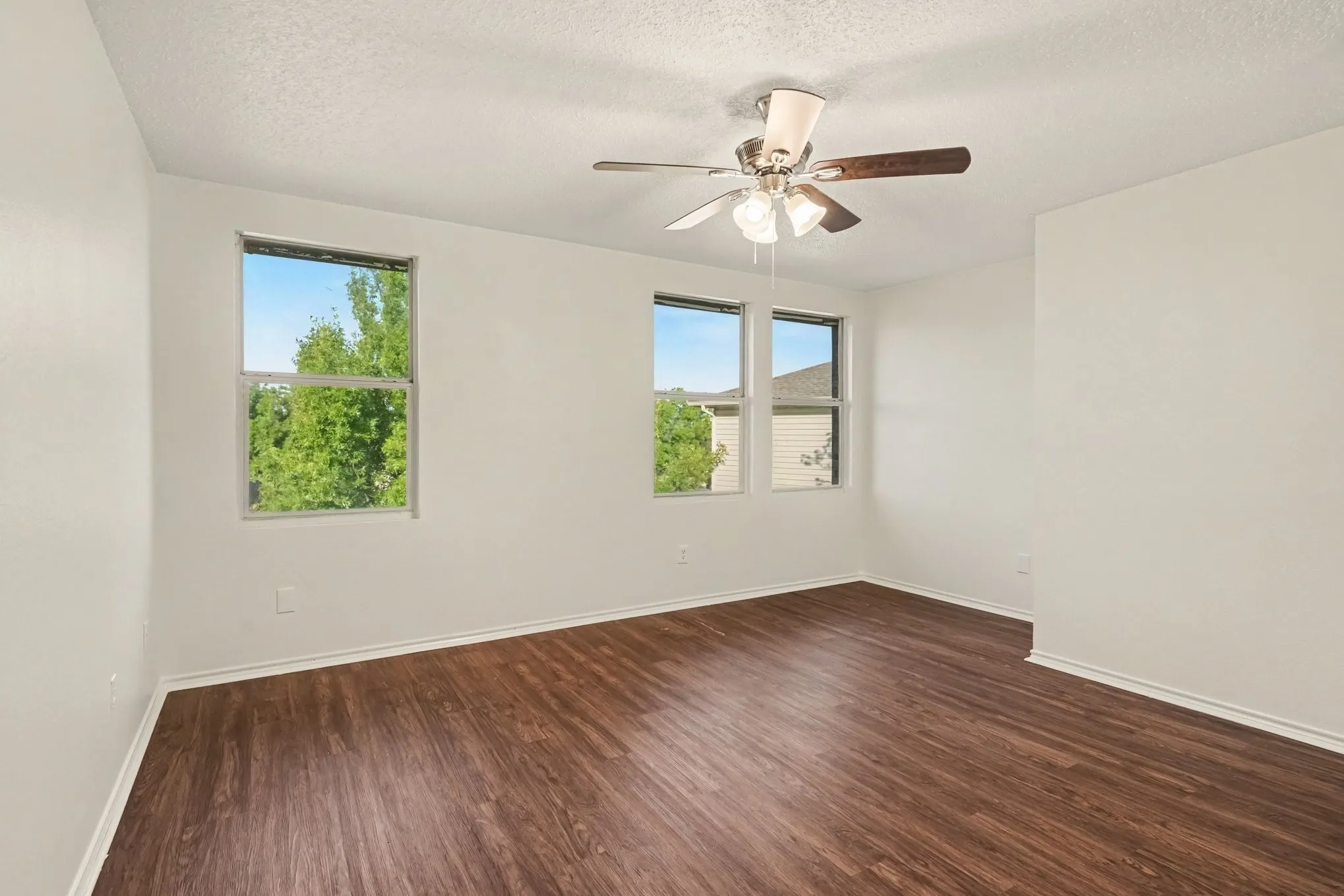Single Family Residence For Sale in Tarrant County , 1404 Sunflower Court, Burleson, Texas 76028, 4 Bedroom, 3 Bathroom, 2 Garage spaces, 2,456 Sqft, built in 2005, mls#21367574, Real Estate Agent in Burleson, Homes For Sale in Tarrant county, Homes For Sale in Burleson, Realtor in Burleson Texas, Real Estate Brokerage Independent Realty Texas, Luminita Cordes Realtor