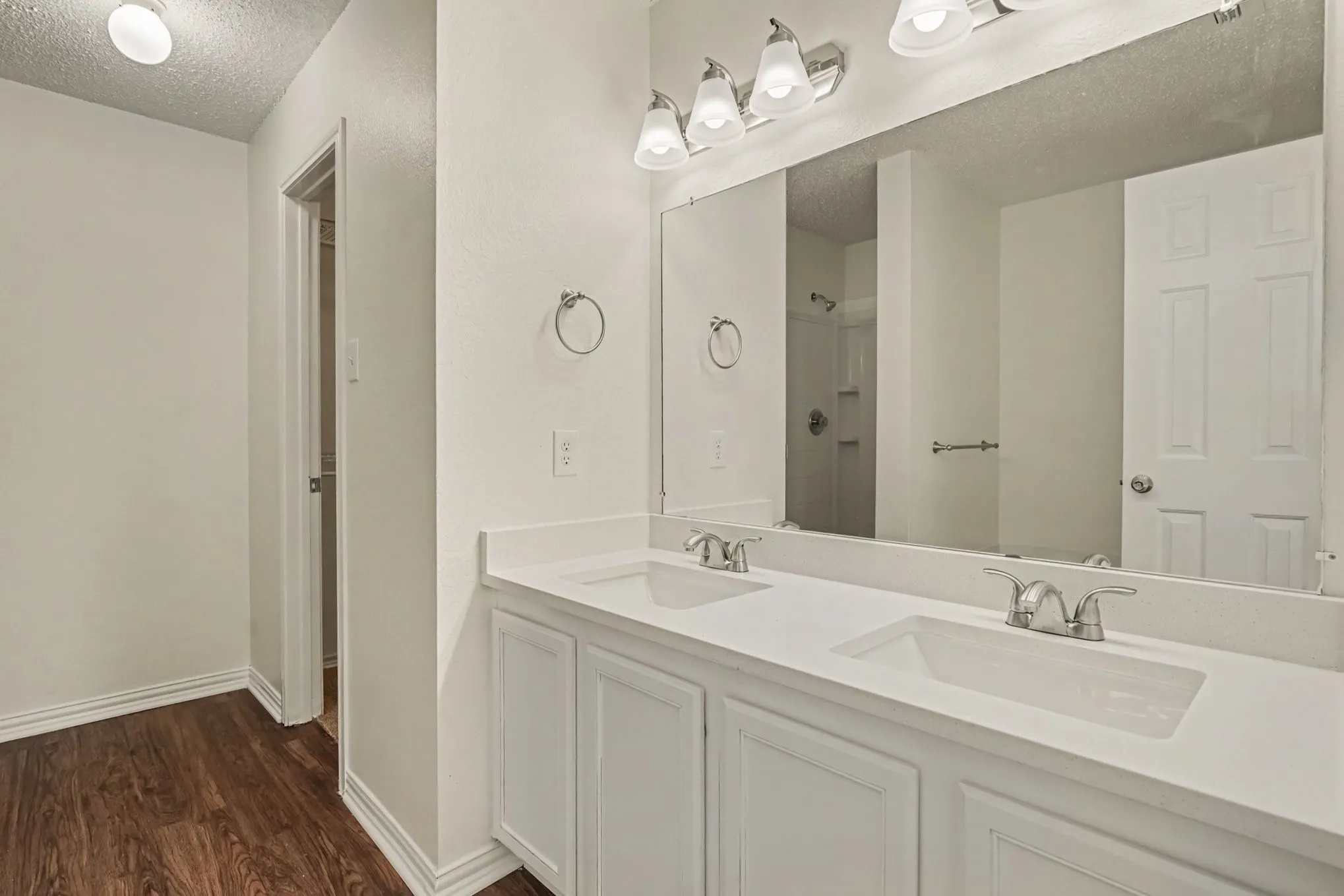 Single Family Residence For Sale in Tarrant County , 1404 Sunflower Court, Burleson, Texas 76028, 4 Bedroom, 3 Bathroom, 2 Garage spaces, 2,456 Sqft, built in 2005, mls#21367574, Real Estate Agent in Burleson, Homes For Sale in Tarrant county, Homes For Sale in Burleson, Realtor in Burleson Texas, Real Estate Brokerage Independent Realty Texas, Luminita Cordes Realtor