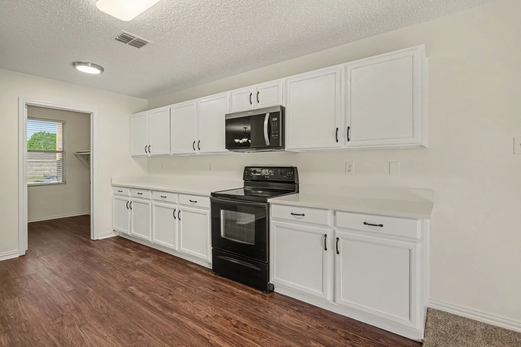 Single Family Residence For Sale in Tarrant County , 1404 Sunflower Court, Burleson, Texas 76028, 4 Bedroom, 3 Bathroom, 2 Garage spaces, 2,456 Sqft, built in 2005, mls#21367574, Real Estate Agent in Burleson, Homes For Sale in Tarrant county, Homes For Sale in Burleson, Realtor in Burleson Texas, Real Estate Brokerage Independent Realty Texas, Luminita Cordes Realtor