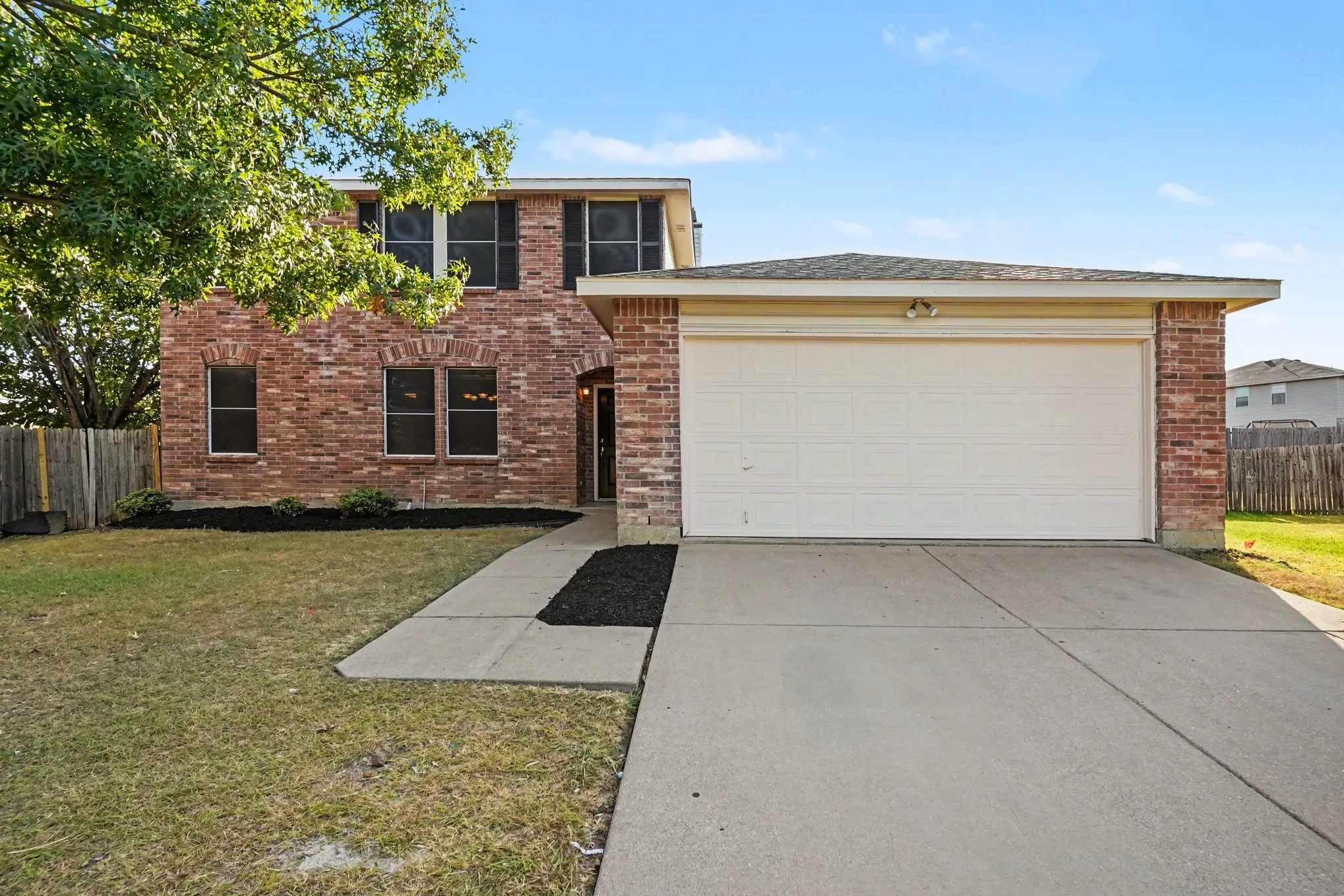 Single Family Residence For Sale in Tarrant County , 1404 Sunflower Court, Burleson, Texas 76028, 4 Bedroom, 3 Bathroom, 2 Garage spaces, 2,456 Sqft, built in 2005, mls#21367574, Real Estate Agent in Burleson, Homes For Sale in Tarrant county, Homes For Sale in Burleson, Realtor in Burleson Texas, Real Estate Brokerage Independent Realty Texas, Luminita Cordes Realtor