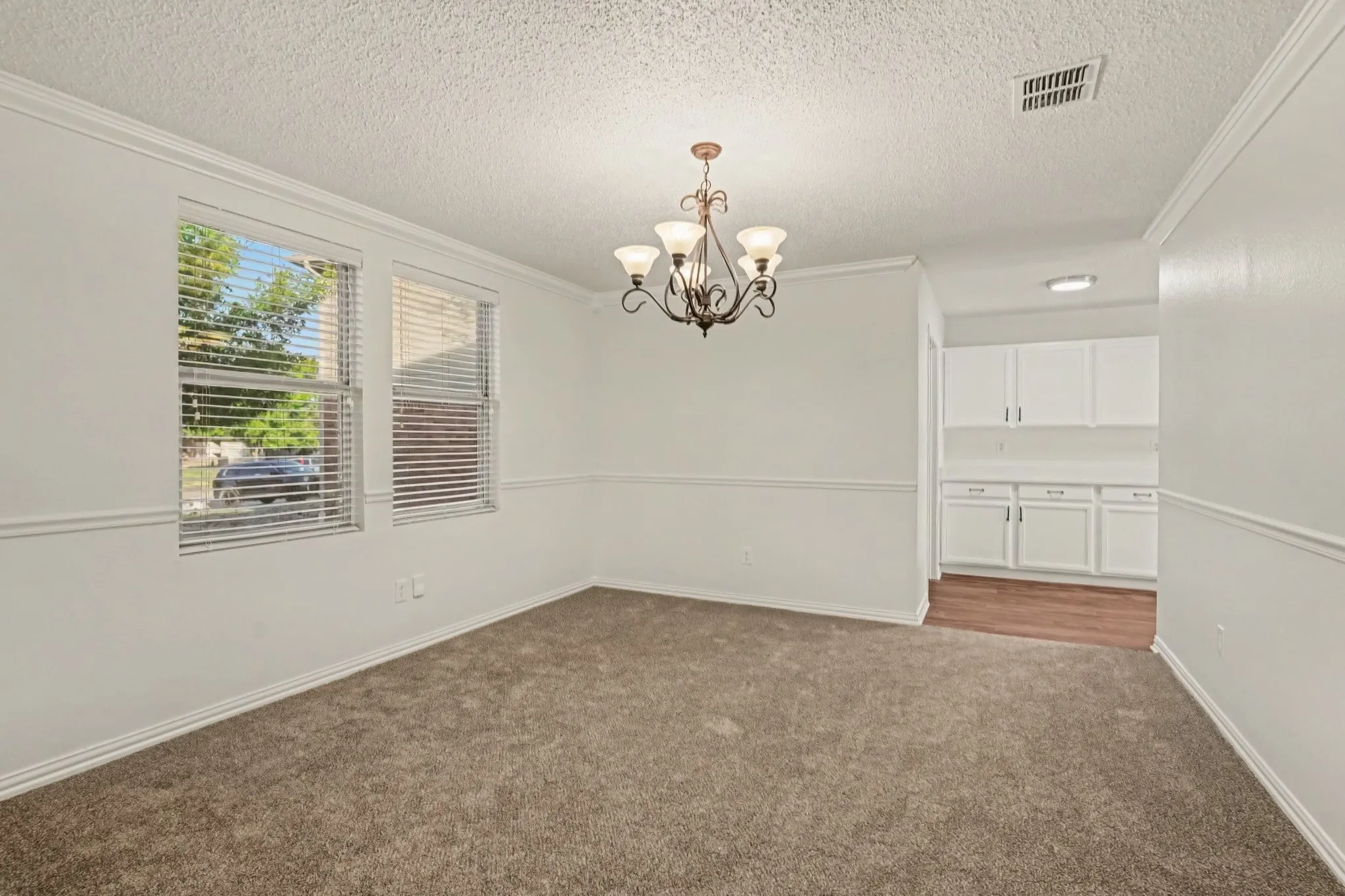 Single Family Residence For Sale in Tarrant County , 1404 Sunflower Court, Burleson, Texas 76028, 4 Bedroom, 3 Bathroom, 2 Garage spaces, 2,456 Sqft, built in 2005, mls#21367574, Real Estate Agent in Burleson, Homes For Sale in Tarrant county, Homes For Sale in Burleson, Realtor in Burleson Texas, Real Estate Brokerage Independent Realty Texas, Luminita Cordes Realtor