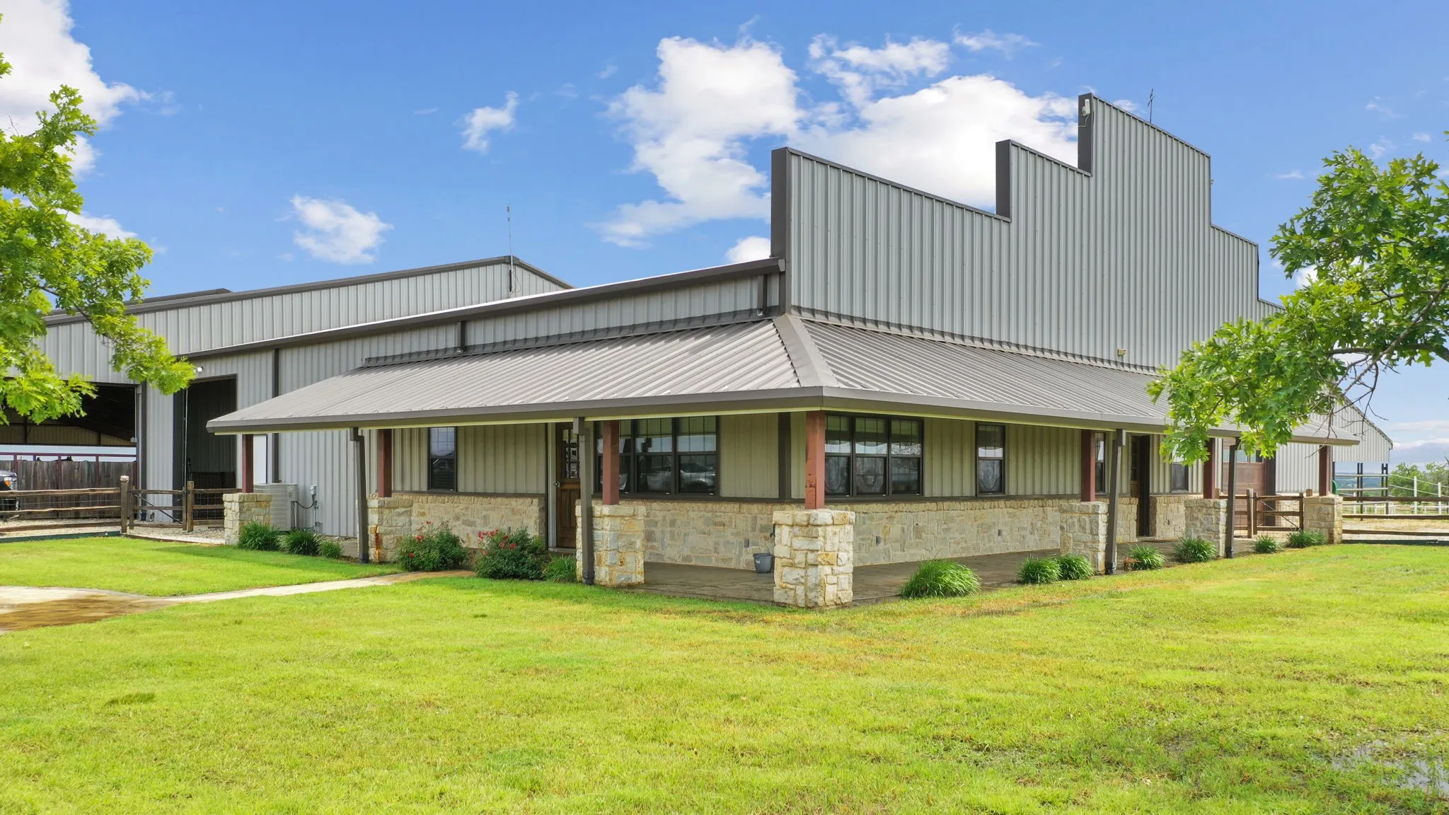 Farm For Rent in Wise County , 265 CR 2510, Decatur, Texas 76234, 4 Bedroom, 3 Bathroom, 4 Garage spaces, 1,920 Sqft, built in 2015, mls#21369618, Real Estate Agent in Decatur, Homes For Rent in Wise county, Homes For Rent in Decatur, Realtor in Decatur Texas, Real Estate Brokerage Independent Realty Texas, Luminita Cordes Realtor