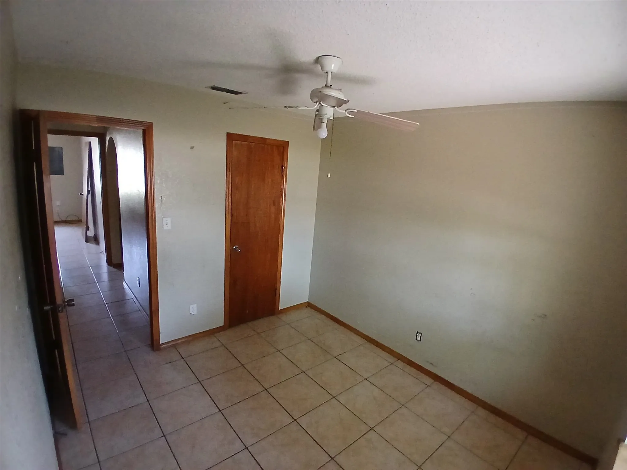 Single Family Residence For Sale in Cameron (TX) County , 310 W 10th Street, Los Fresnos, Texas 78566, 3 Bedroom, 2 Bathroom, 2 Garage spaces, 1,348 Sqft, built in 1995, mls#21369619, Real Estate Agent in Los Fresnos, Homes For Sale in Cameron (TX) county, Homes For Sale in Los Fresnos, Realtor in Los Fresnos Texas, Real Estate Brokerage Independent Realty Texas, Luminita Cordes Realtor
