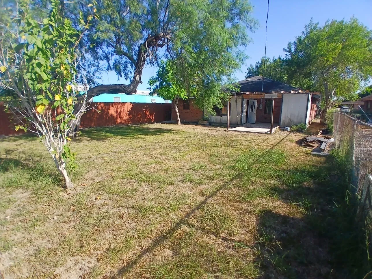 Single Family Residence For Sale in Cameron (TX) County , 310 W 10th Street, Los Fresnos, Texas 78566, 3 Bedroom, 2 Bathroom, 2 Garage spaces, 1,348 Sqft, built in 1995, mls#21369619, Real Estate Agent in Los Fresnos, Homes For Sale in Cameron (TX) county, Homes For Sale in Los Fresnos, Realtor in Los Fresnos Texas, Real Estate Brokerage Independent Realty Texas, Luminita Cordes Realtor