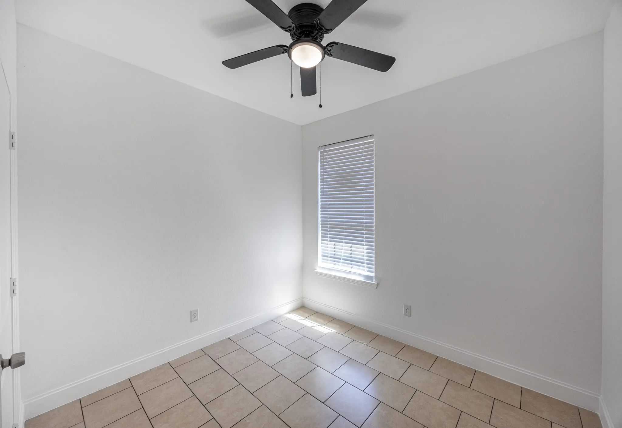 Single Family Residence For Sale in Tarrant County , 1236 E Fogg Street, Fort Worth, Texas 76115, 3 Bedroom, 2 Bathroom, 2 Garage spaces, 1,522 Sqft, built in 2022, mls#21364048, Real Estate Agent in Fort Worth, Homes For Sale in Tarrant county, Homes For Sale in Fort Worth, Realtor in Fort Worth Texas, Real Estate Brokerage Independent Realty Texas, Luminita Cordes Realtor