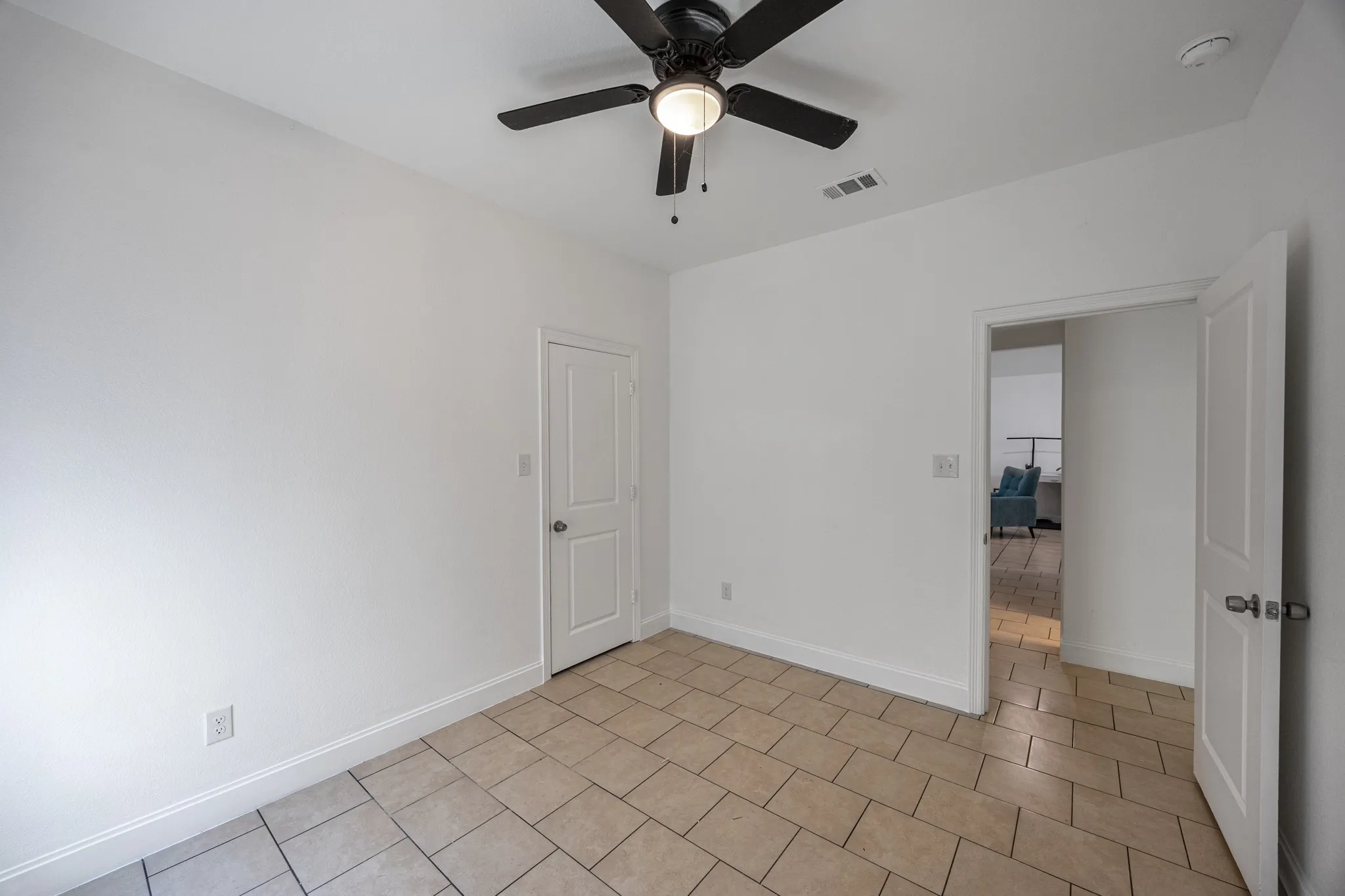 Single Family Residence For Sale in Tarrant County , 1236 E Fogg Street, Fort Worth, Texas 76115, 3 Bedroom, 2 Bathroom, 2 Garage spaces, 1,522 Sqft, built in 2022, mls#21364048, Real Estate Agent in Fort Worth, Homes For Sale in Tarrant county, Homes For Sale in Fort Worth, Realtor in Fort Worth Texas, Real Estate Brokerage Independent Realty Texas, Luminita Cordes Realtor