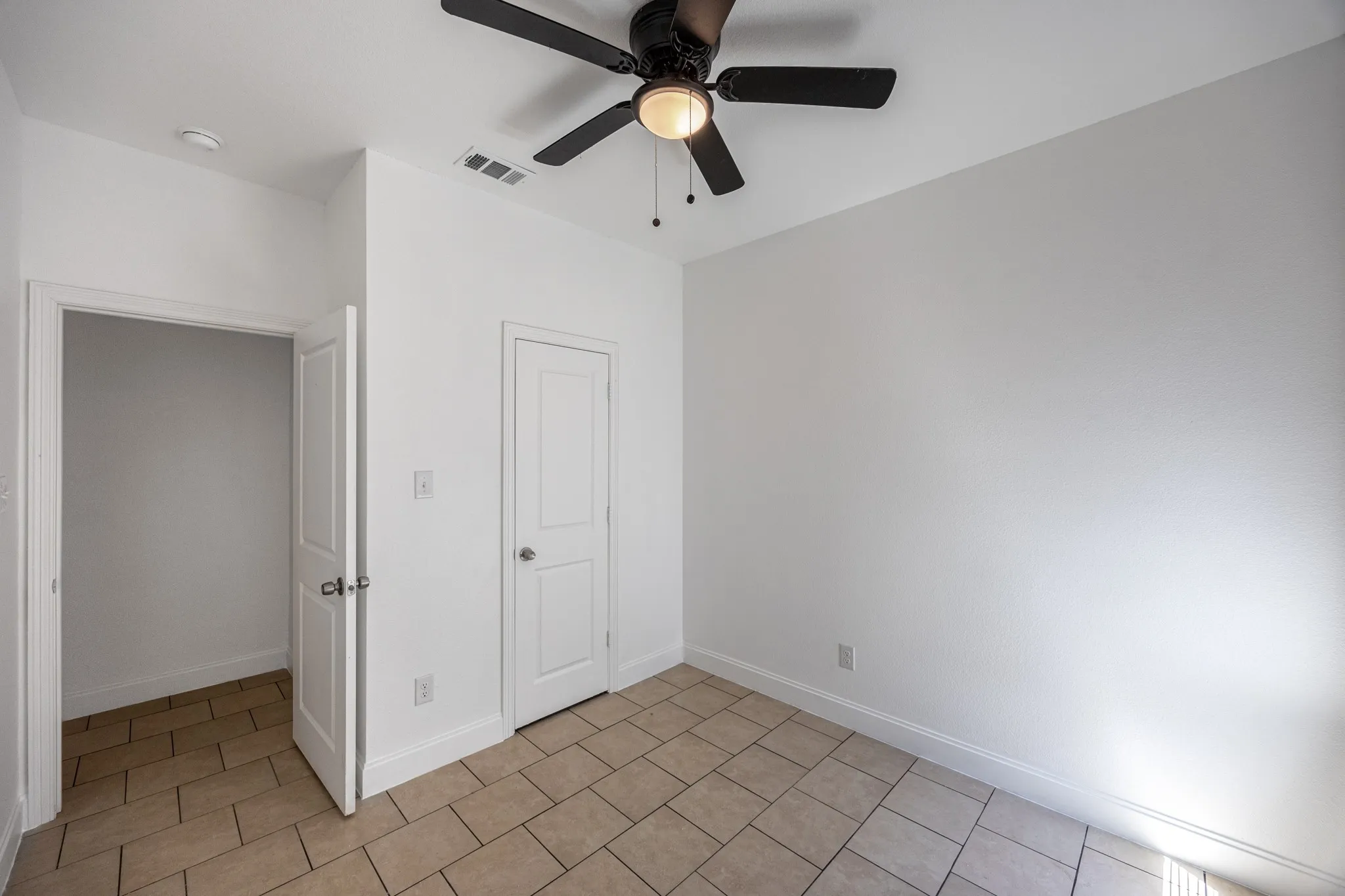 Single Family Residence For Sale in Tarrant County , 1236 E Fogg Street, Fort Worth, Texas 76115, 3 Bedroom, 2 Bathroom, 2 Garage spaces, 1,522 Sqft, built in 2022, mls#21364048, Real Estate Agent in Fort Worth, Homes For Sale in Tarrant county, Homes For Sale in Fort Worth, Realtor in Fort Worth Texas, Real Estate Brokerage Independent Realty Texas, Luminita Cordes Realtor