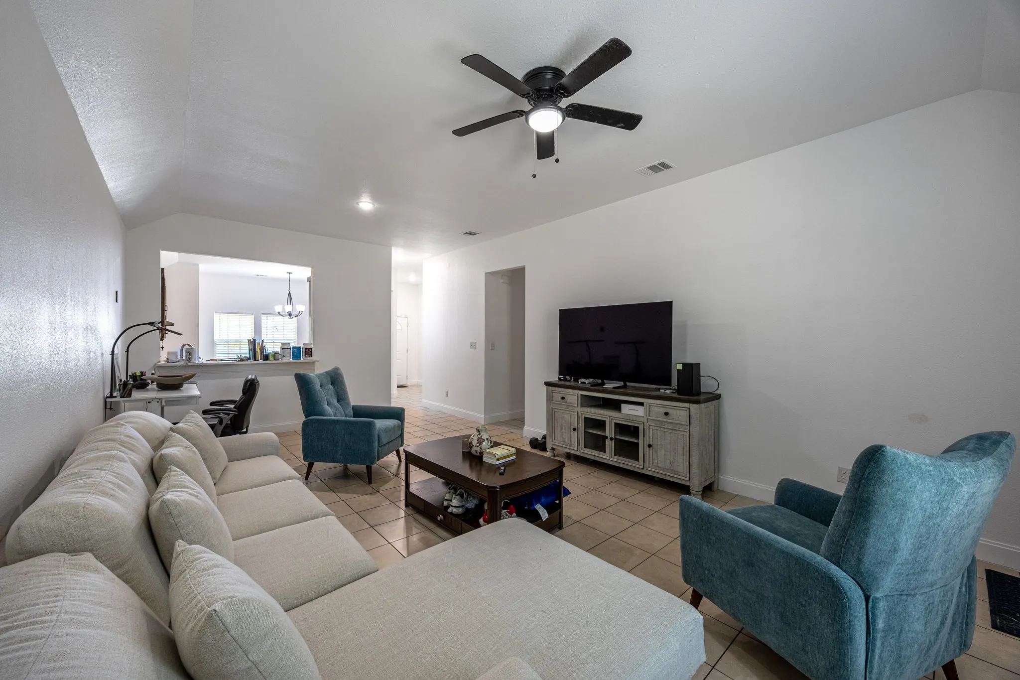 Single Family Residence For Sale in Tarrant County , 1236 E Fogg Street, Fort Worth, Texas 76115, 3 Bedroom, 2 Bathroom, 2 Garage spaces, 1,522 Sqft, built in 2022, mls#21364048, Real Estate Agent in Fort Worth, Homes For Sale in Tarrant county, Homes For Sale in Fort Worth, Realtor in Fort Worth Texas, Real Estate Brokerage Independent Realty Texas, Luminita Cordes Realtor