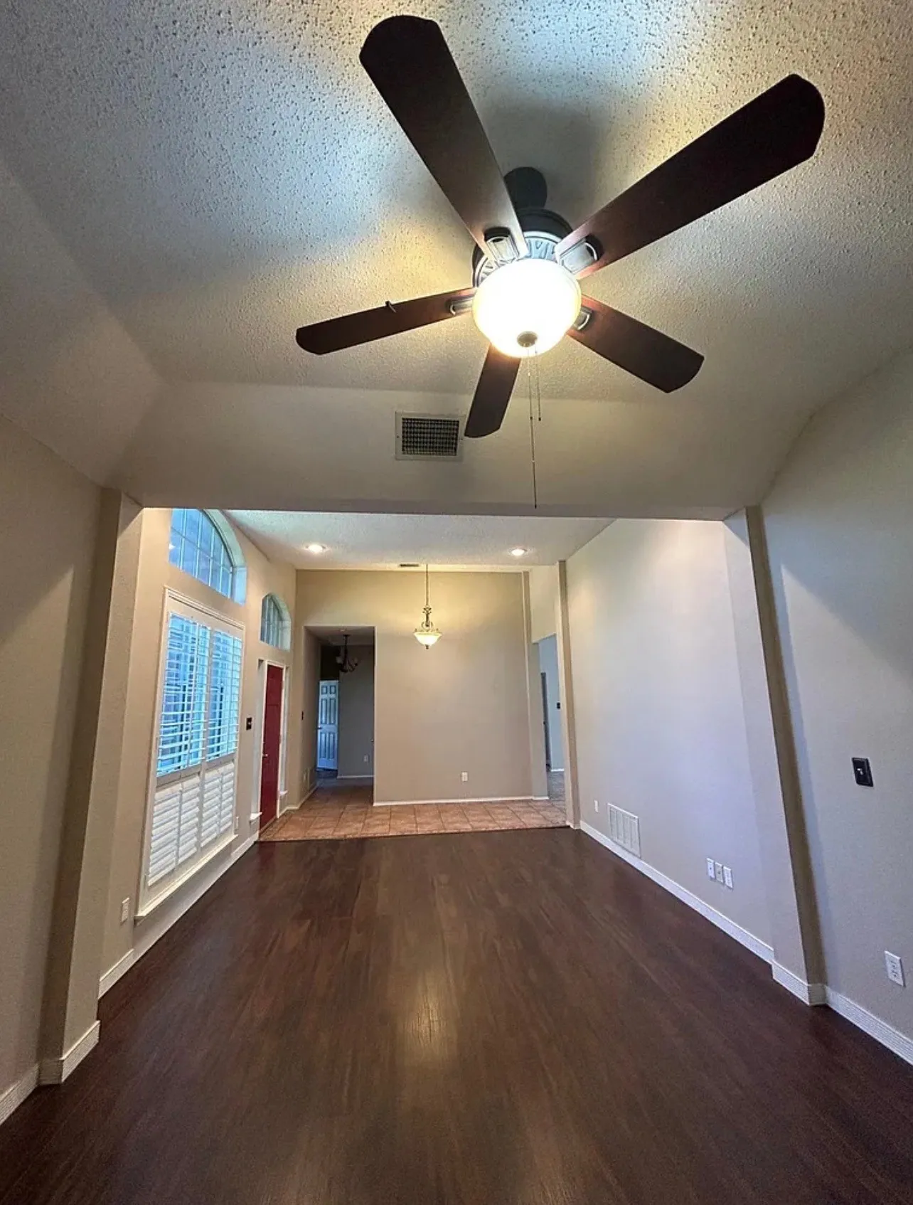 Single Family Residence For Rent in Denton County , 1606 Waterford Drive, Lewisville, Texas 75077, 3 Bedroom, 2 Bathroom, 2 Garage spaces, 1,965 Sqft, built in 1991, mls#21369633, Real Estate Agent in Lewisville, Homes For Rent in Denton county, Homes For Rent in Lewisville, Realtor in Lewisville Texas, Real Estate Brokerage Independent Realty Texas, Luminita Cordes Realtor
