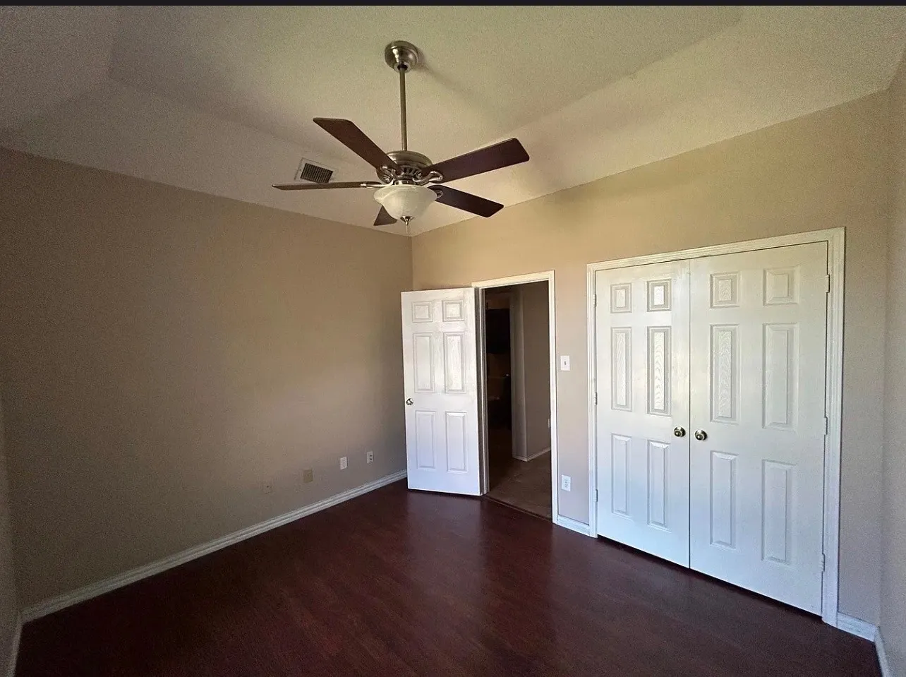 Single Family Residence For Rent in Denton County , 1606 Waterford Drive, Lewisville, Texas 75077, 3 Bedroom, 2 Bathroom, 2 Garage spaces, 1,965 Sqft, built in 1991, mls#21369633, Real Estate Agent in Lewisville, Homes For Rent in Denton county, Homes For Rent in Lewisville, Realtor in Lewisville Texas, Real Estate Brokerage Independent Realty Texas, Luminita Cordes Realtor