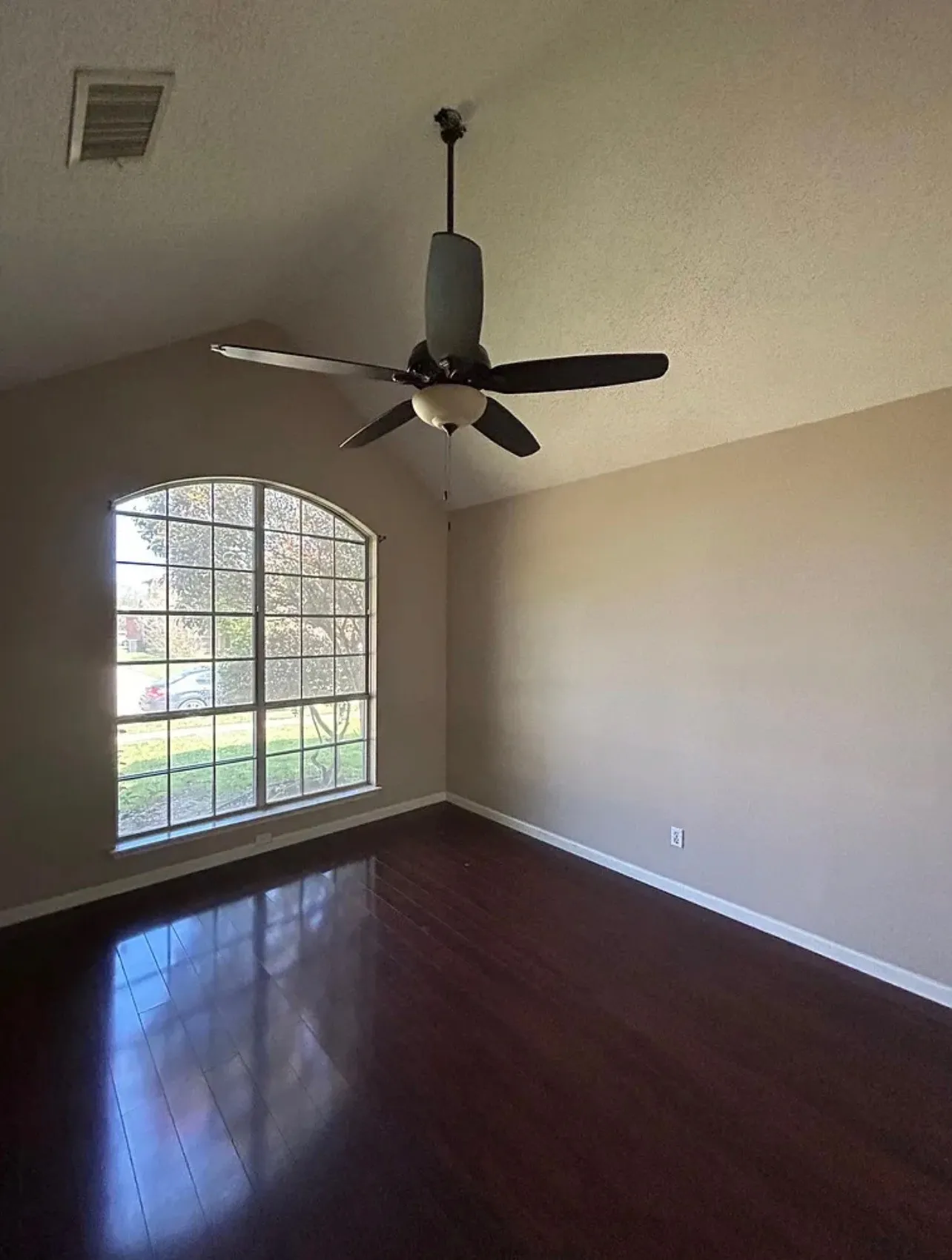 Single Family Residence For Rent in Denton County , 1606 Waterford Drive, Lewisville, Texas 75077, 3 Bedroom, 2 Bathroom, 2 Garage spaces, 1,965 Sqft, built in 1991, mls#21369633, Real Estate Agent in Lewisville, Homes For Rent in Denton county, Homes For Rent in Lewisville, Realtor in Lewisville Texas, Real Estate Brokerage Independent Realty Texas, Luminita Cordes Realtor