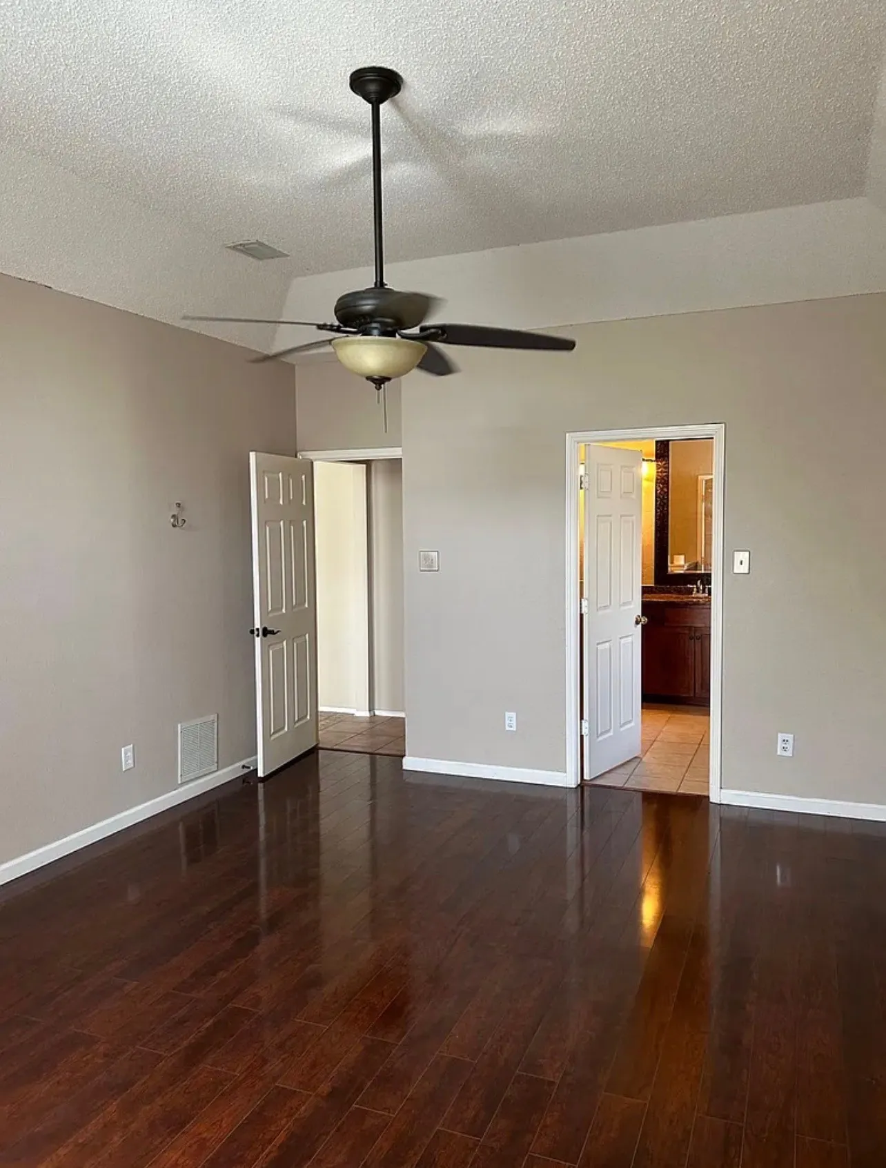 Single Family Residence For Rent in Denton County , 1606 Waterford Drive, Lewisville, Texas 75077, 3 Bedroom, 2 Bathroom, 2 Garage spaces, 1,965 Sqft, built in 1991, mls#21369633, Real Estate Agent in Lewisville, Homes For Rent in Denton county, Homes For Rent in Lewisville, Realtor in Lewisville Texas, Real Estate Brokerage Independent Realty Texas, Luminita Cordes Realtor