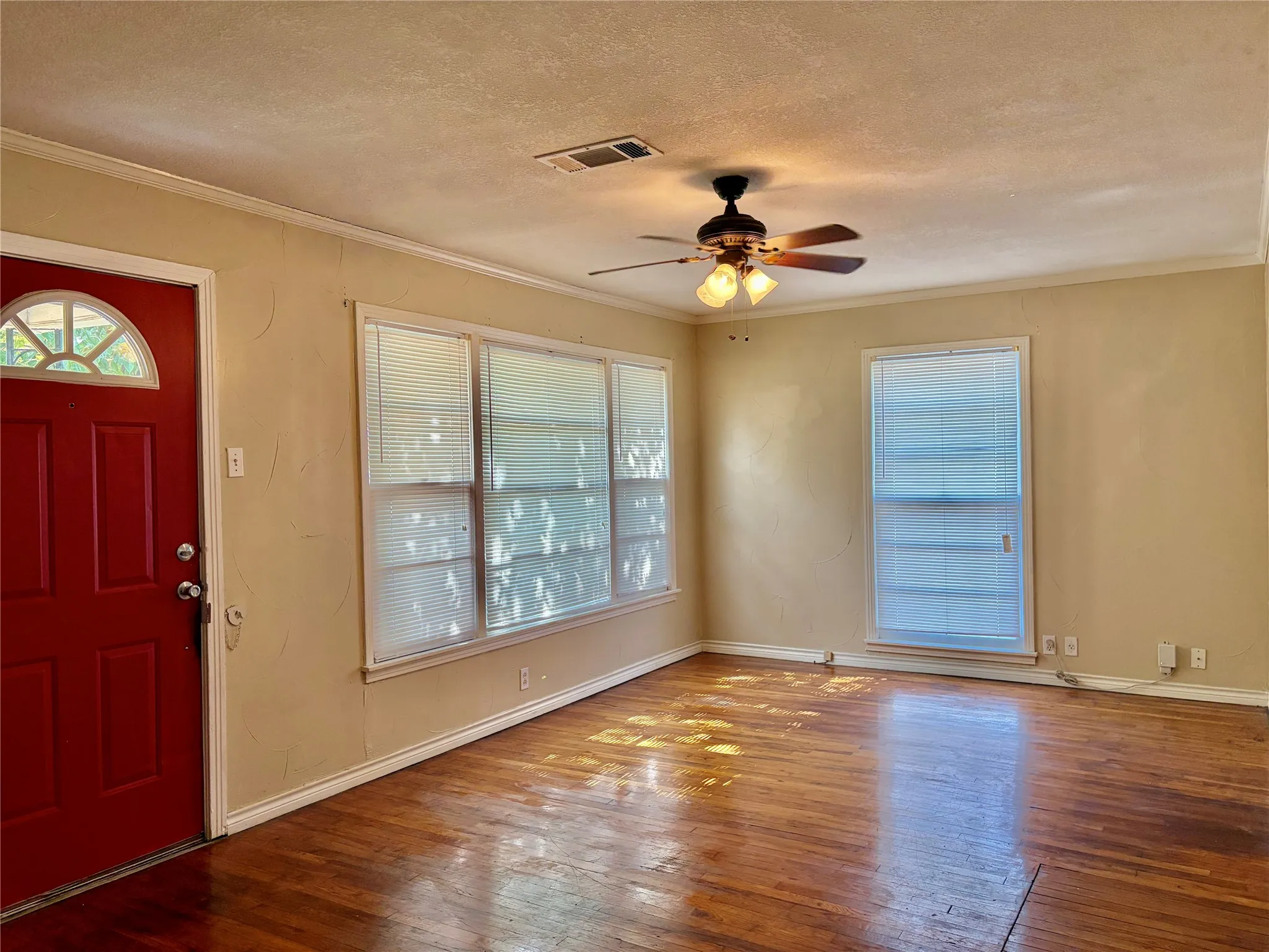 Single Family Residence For Sale in Grayson County , 2225 N Shannon Street, Sherman, Texas 75092, 4 Bedroom, 3 Bathroom, Garage spaces, 1,493 Sqft, built in 1950, mls#21369626, Real Estate Agent in Sherman, Homes For Sale in Grayson county, Homes For Sale in Sherman, Realtor in Sherman Texas, Real Estate Brokerage Independent Realty Texas, Luminita Cordes Realtor
